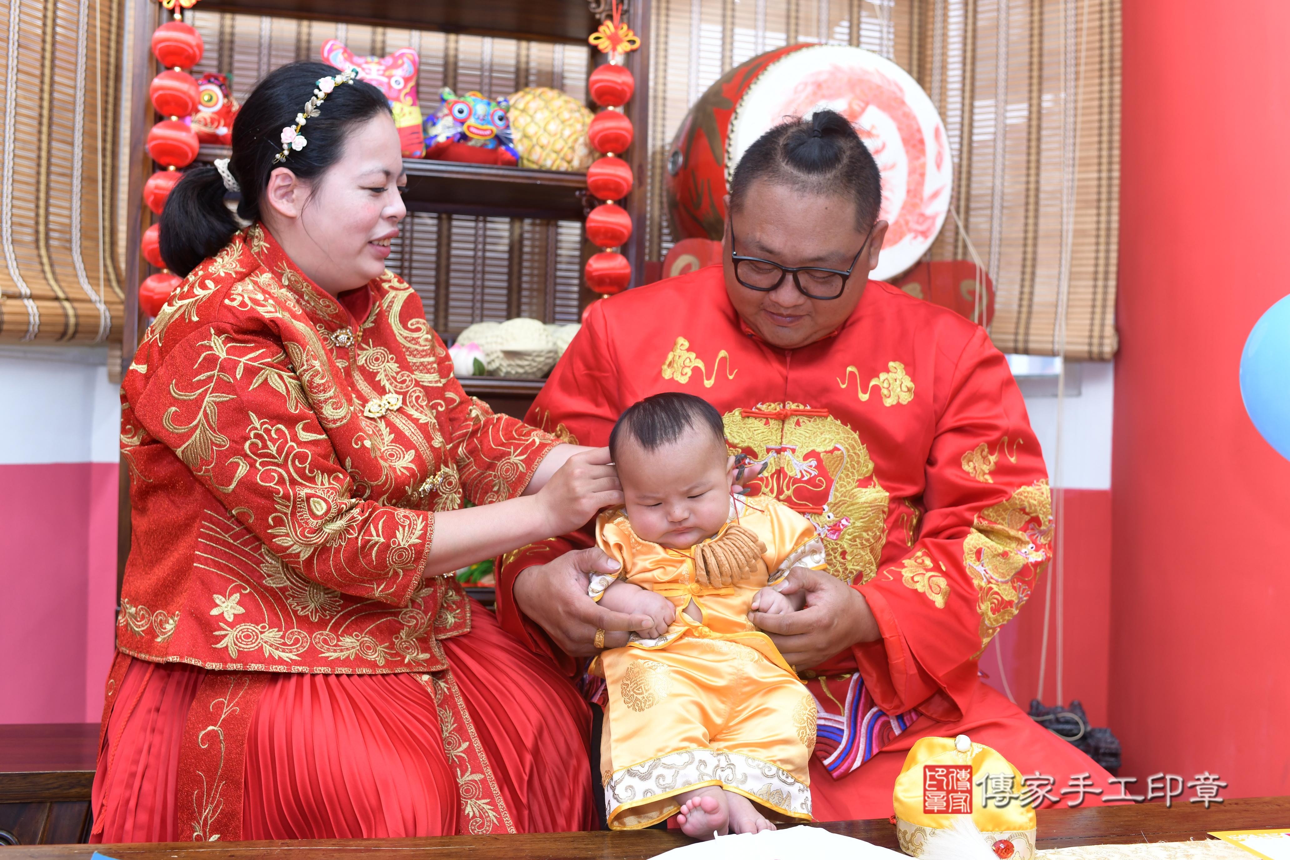 傳家手工印章高雄店、抓周、度脺、中國風會場、傳家嬰兒古禮、吉祥話、抓周道具物品24種、拍照。抓周證書。寶寶抓周、滿周歲、生日快樂、祝福 傳家手工印章高雄店、抓周、度脺、中國風會場、傳家嬰兒古禮、吉祥話、抓周道具物品24種、拍照。抓周證書。寶寶抓周、滿周歲、生日快樂、祝福