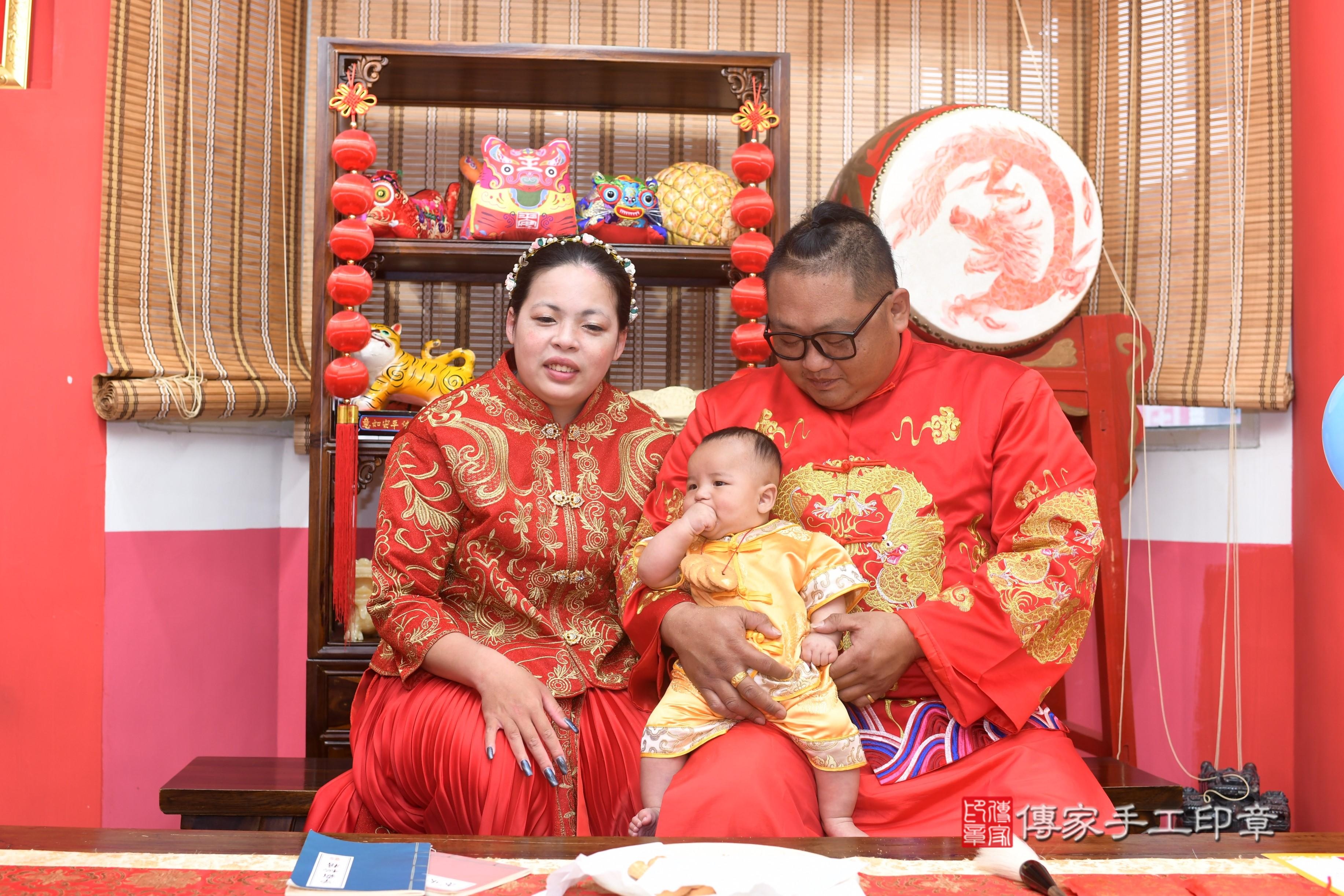 傳家手工印章高雄店、抓周、度脺、中國風會場、傳家嬰兒古禮、吉祥話、抓周道具物品24種、拍照。抓周證書。寶寶抓周、滿周歲、生日快樂、祝福 傳家手工印章高雄店、抓周、度脺、中國風會場、傳家嬰兒古禮、吉祥話、抓周道具物品24種、拍照。抓周證書。寶寶抓周、滿周歲、生日快樂、祝福