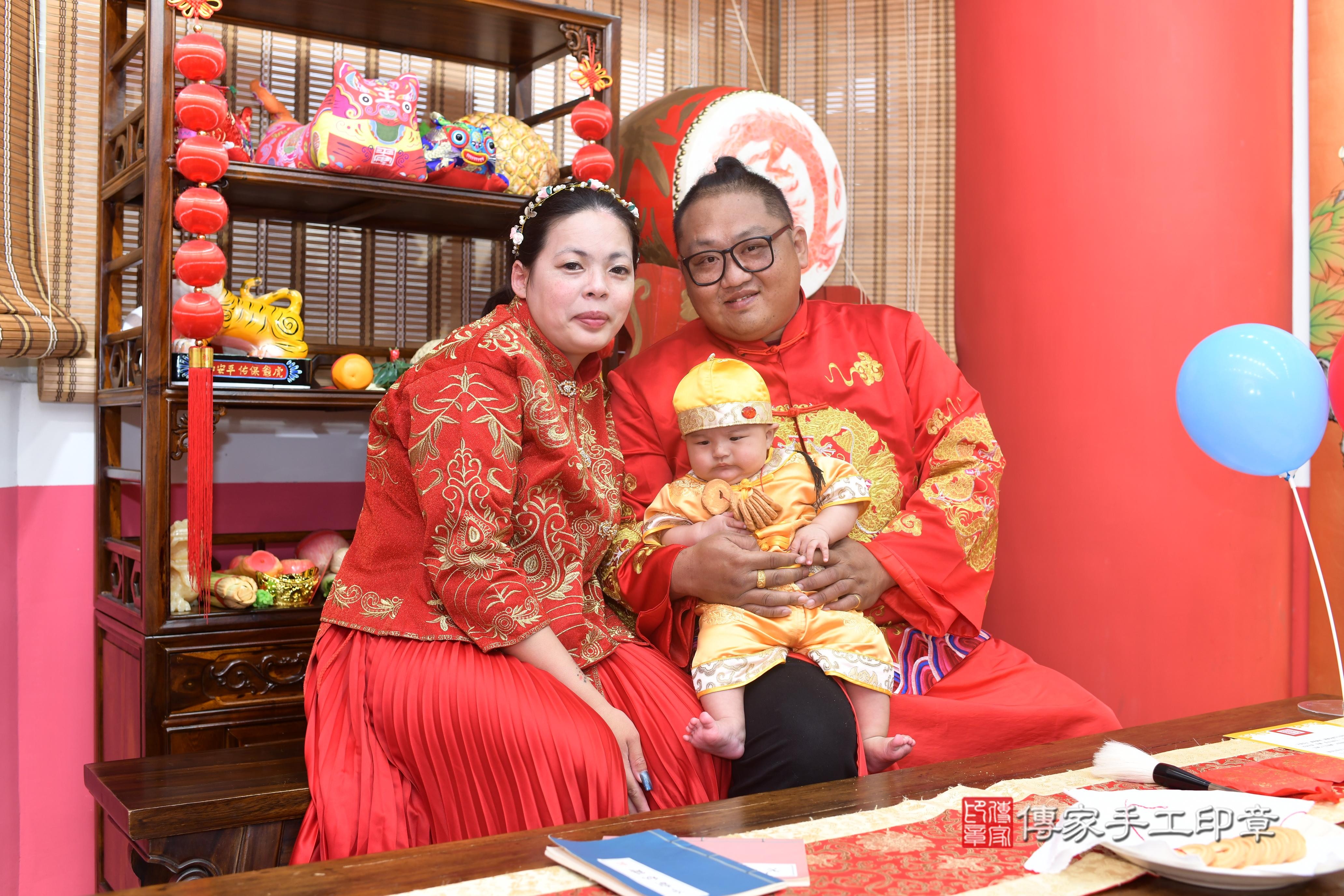 傳家手工印章高雄店、抓周、度脺、中國風會場、傳家嬰兒古禮、吉祥話、抓周道具物品24種、拍照。抓周證書。寶寶抓周、滿周歲、生日快樂、祝福 傳家手工印章高雄店、抓周、度脺、中國風會場、傳家嬰兒古禮、吉祥話、抓周道具物品24種、拍照。抓周證書。寶寶抓周、滿周歲、生日快樂、祝福