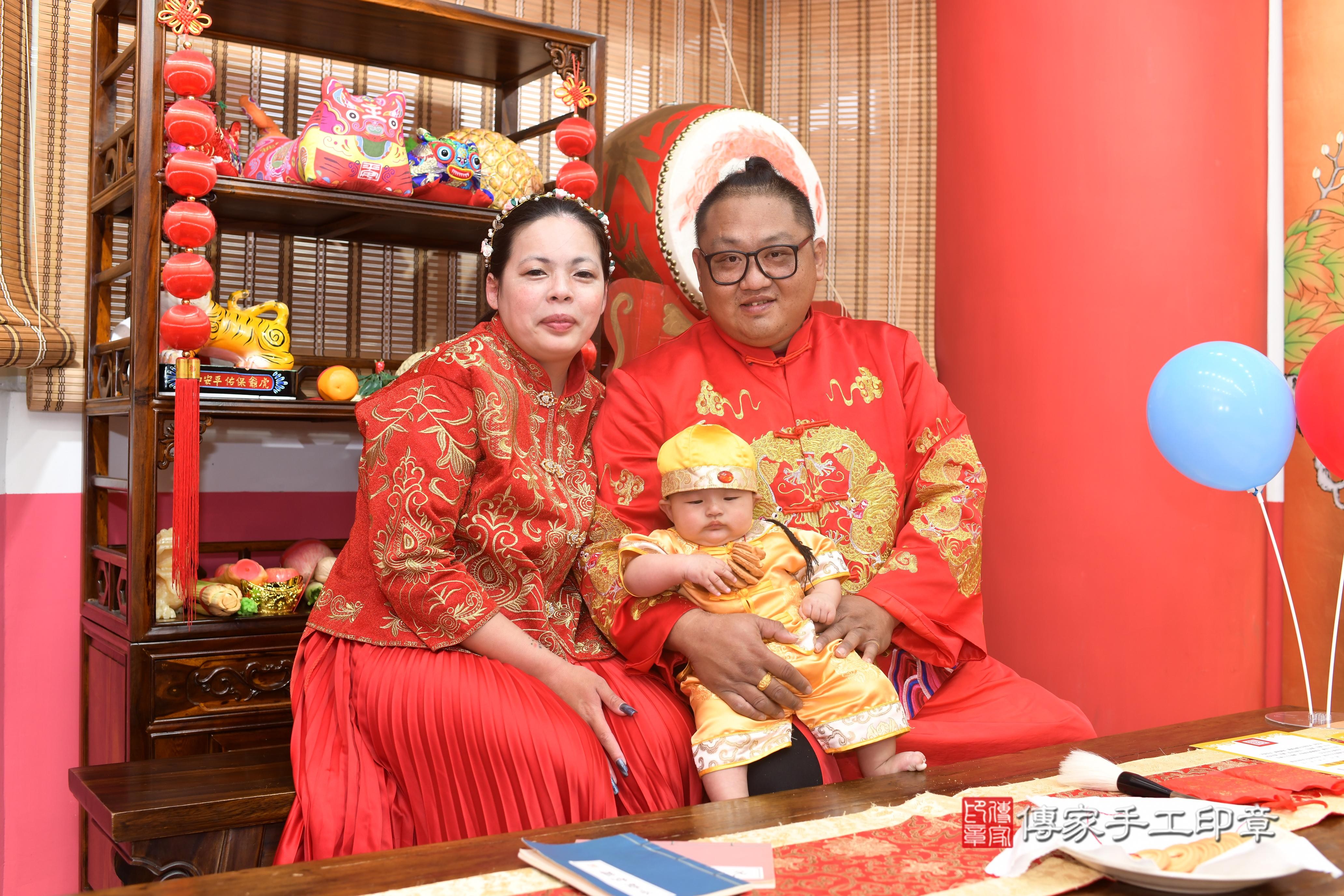 傳家手工印章高雄店、抓周、度脺、中國風會場、傳家嬰兒古禮、吉祥話、抓周道具物品24種、拍照。抓周證書。寶寶抓周、滿周歲、生日快樂、祝福 傳家手工印章高雄店、抓周、度脺、中國風會場、傳家嬰兒古禮、吉祥話、抓周道具物品24種、拍照。抓周證書。寶寶抓周、滿周歲、生日快樂、祝福