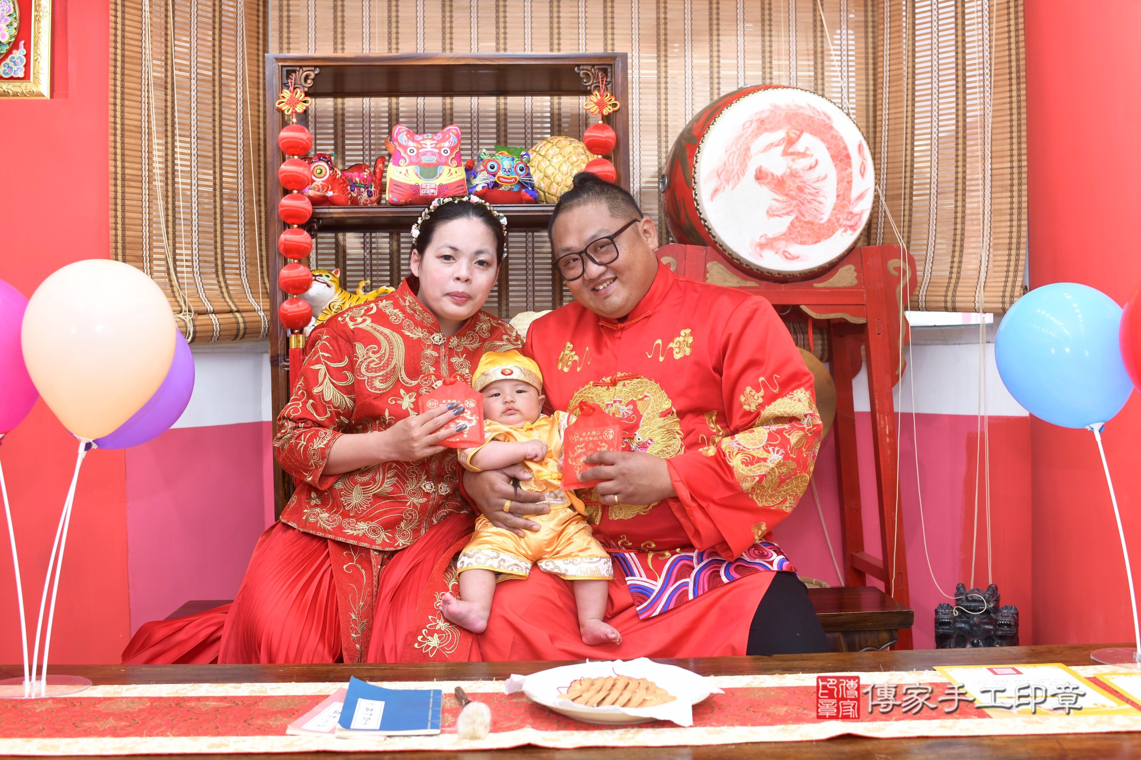 傳家手工印章高雄店、抓周、度脺、中國風會場、傳家嬰兒古禮、吉祥話、抓周道具物品24種、拍照。抓周證書。寶寶抓周、滿周歲、生日快樂、祝福 傳家手工印章高雄店、抓周、度脺、中國風會場、傳家嬰兒古禮、吉祥話、抓周道具物品24種、拍照。抓周證書。寶寶抓周、滿周歲、生日快樂、祝福