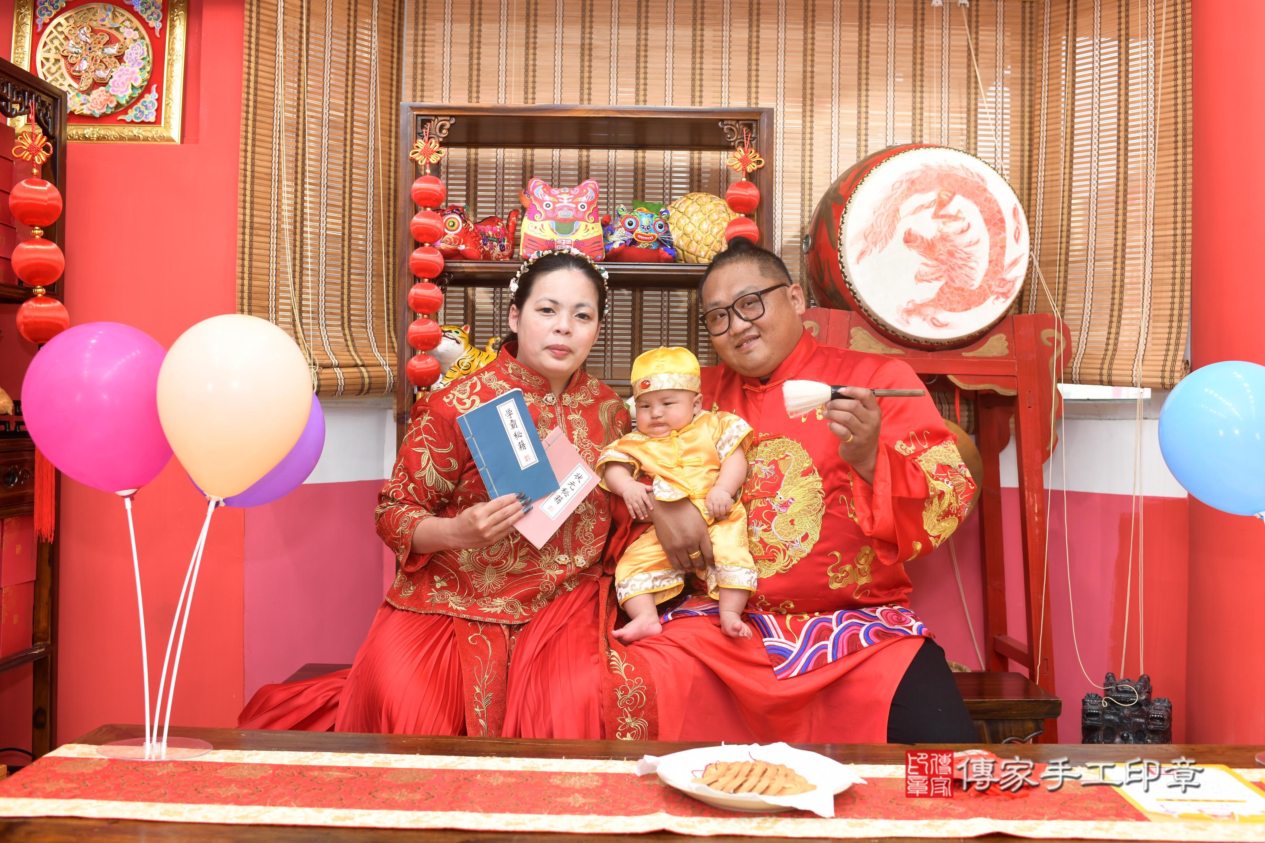 傳家手工印章高雄店、抓周、度脺、中國風會場、傳家嬰兒古禮、吉祥話、抓周道具物品24種、拍照。抓周證書。寶寶抓周、滿周歲、生日快樂、祝福 傳家手工印章高雄店、抓周、度脺、中國風會場、傳家嬰兒古禮、吉祥話、抓周道具物品24種、拍照。抓周證書。寶寶抓周、滿周歲、生日快樂、祝福