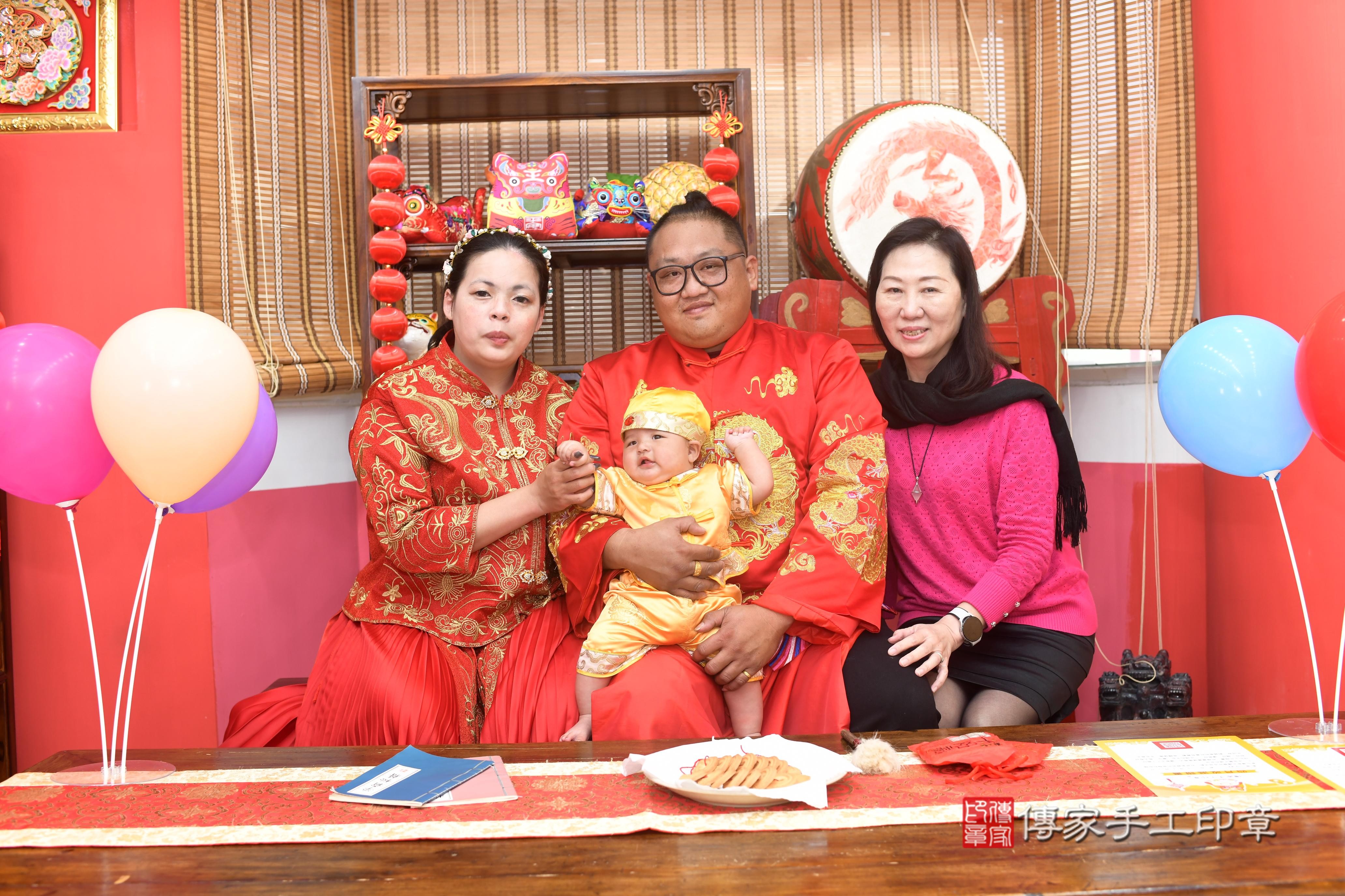 傳家手工印章高雄店、抓周、度脺、中國風會場、傳家嬰兒古禮、吉祥話、抓周道具物品24種、拍照。抓周證書。寶寶抓周、滿周歲、生日快樂、祝福 傳家手工印章高雄店、抓周、度脺、中國風會場、傳家嬰兒古禮、吉祥話、抓周道具物品24種、拍照。抓周證書。寶寶抓周、滿周歲、生日快樂、祝福