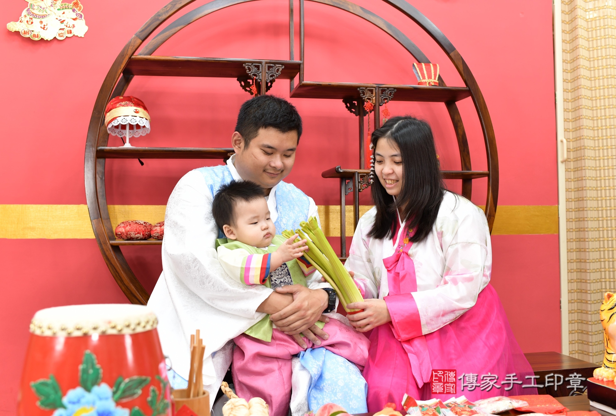 新北市永和區小勛寶寶抓周推薦:傳家新北店抓周度脺中國風會場,嬰兒古禮抓周流程儀式吉祥話、抓周道具物品24種、拍照。抓周證書。2025.2.9,照片10 新北市永和區小勛寶寶抓周推薦:傳家新北店抓周度脺中國風會場,嬰兒古禮抓周流程儀式吉祥話、抓周道具物品24種、拍照。抓周證書。2025.2.9,照片10