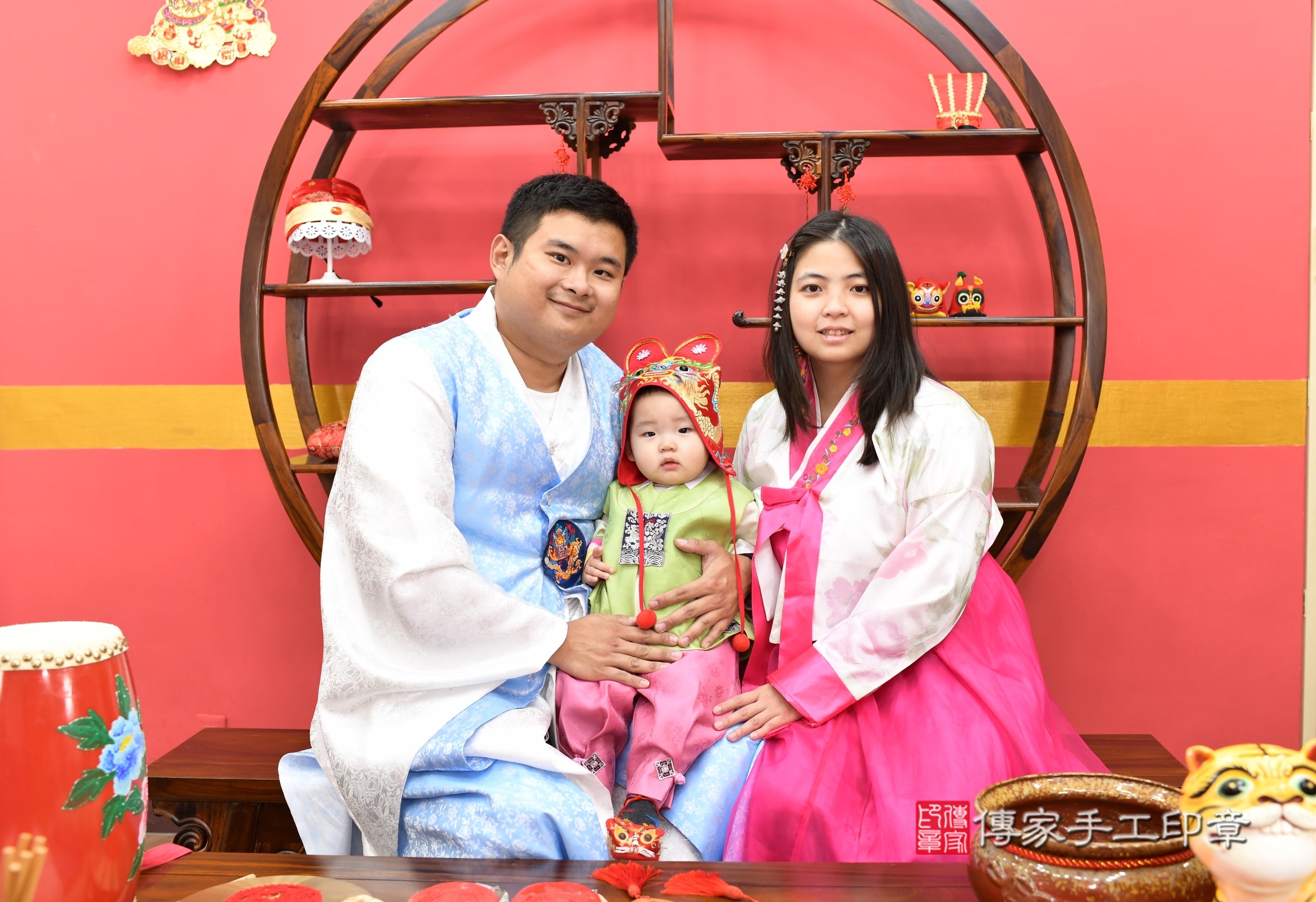 新北市永和區小勛寶寶抓周推薦:傳家新北店抓周度脺中國風會場,嬰兒古禮抓周流程儀式吉祥話、抓周道具物品24種、拍照。抓周證書。2025.2.9,照片3 新北市永和區小勛寶寶抓周推薦:傳家新北店抓周度脺中國風會場,嬰兒古禮抓周流程儀式吉祥話、抓周道具物品24種、拍照。抓周證書。2025.2.9,照片3