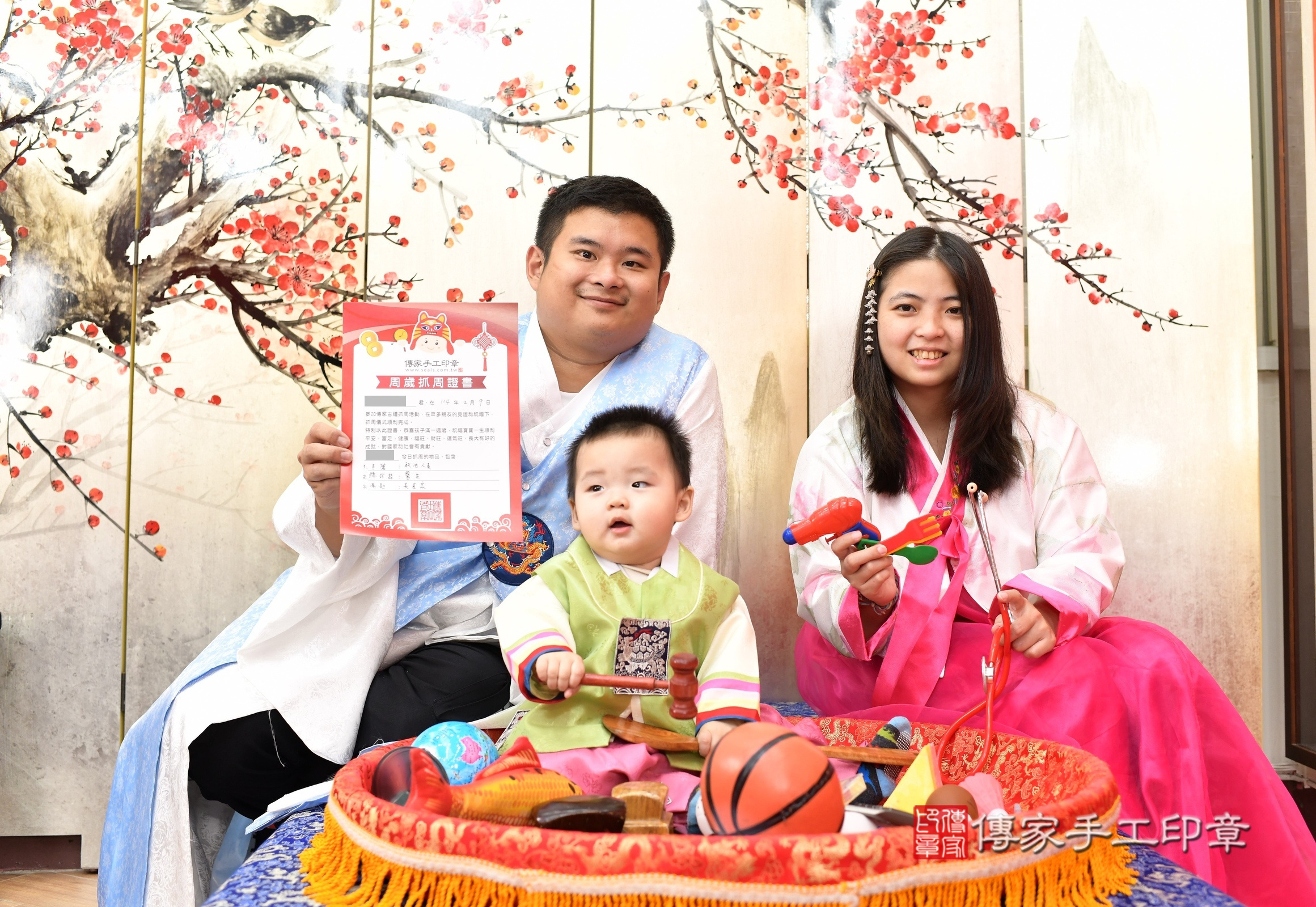 新北市永和區小勛寶寶抓周推薦:傳家新北店抓周度脺中國風會場,嬰兒古禮抓周流程儀式吉祥話、抓周道具物品24種、拍照。抓周證書。2025.2.9,照片12 新北市永和區小勛寶寶抓周推薦:傳家新北店抓周度脺中國風會場,嬰兒古禮抓周流程儀式吉祥話、抓周道具物品24種、拍照。抓周證書。2025.2.9,照片12