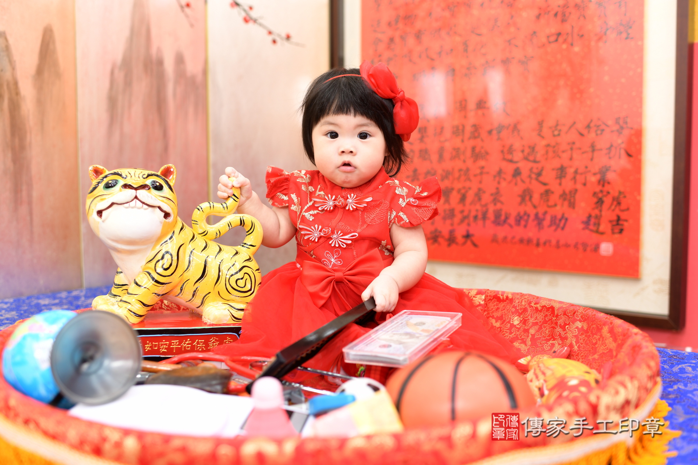 新北市永和區小瑀寶寶抓周推薦:傳家新北店抓周度脺中國風會場,嬰兒古禮抓周流程儀式吉祥話、抓周道具物品24種、拍照。抓周證書。2025.2.13,照片6 新北市永和區小瑀寶寶抓周推薦:傳家新北店抓周度脺中國風會場,嬰兒古禮抓周流程儀式吉祥話、抓周道具物品24種、拍照。抓周證書。2025.2.13,照片6