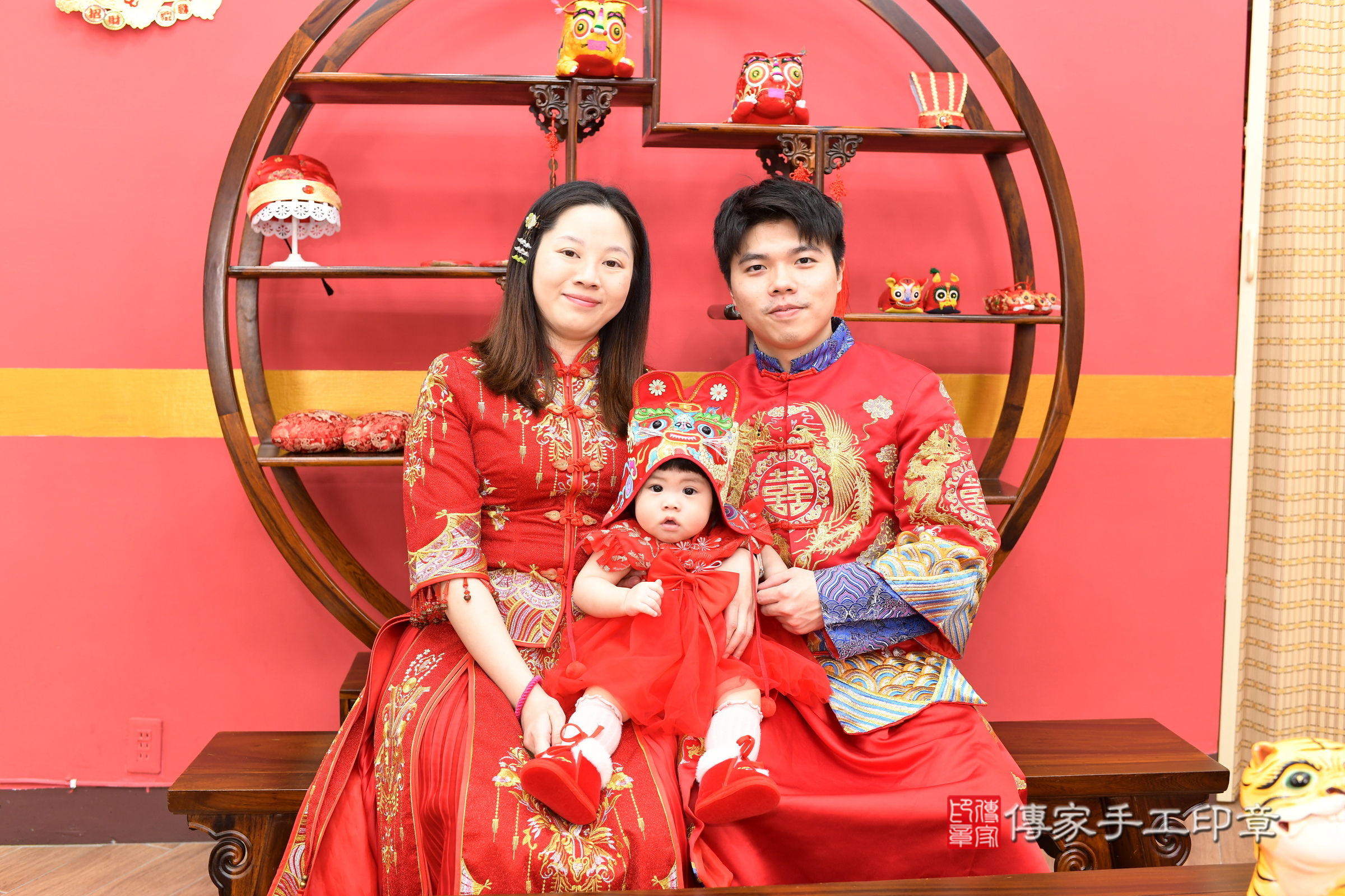 新北市永和區小瑀寶寶抓周推薦：傳家新北店抓周度脺中國風會場，嬰兒古禮抓周流程儀式吉祥話、抓周道具物品24種、拍照。抓周證書。2025.2.13，照片1