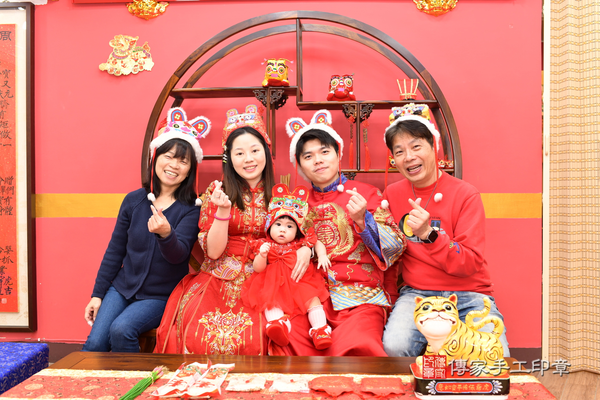 新北市永和區小瑀寶寶抓周推薦:傳家新北店抓周度脺中國風會場,嬰兒古禮抓周流程儀式吉祥話、抓周道具物品24種、拍照。抓周證書。2025.2.13,照片11 新北市永和區小瑀寶寶抓周推薦:傳家新北店抓周度脺中國風會場,嬰兒古禮抓周流程儀式吉祥話、抓周道具物品24種、拍照。抓周證書。2025.2.13,照片11