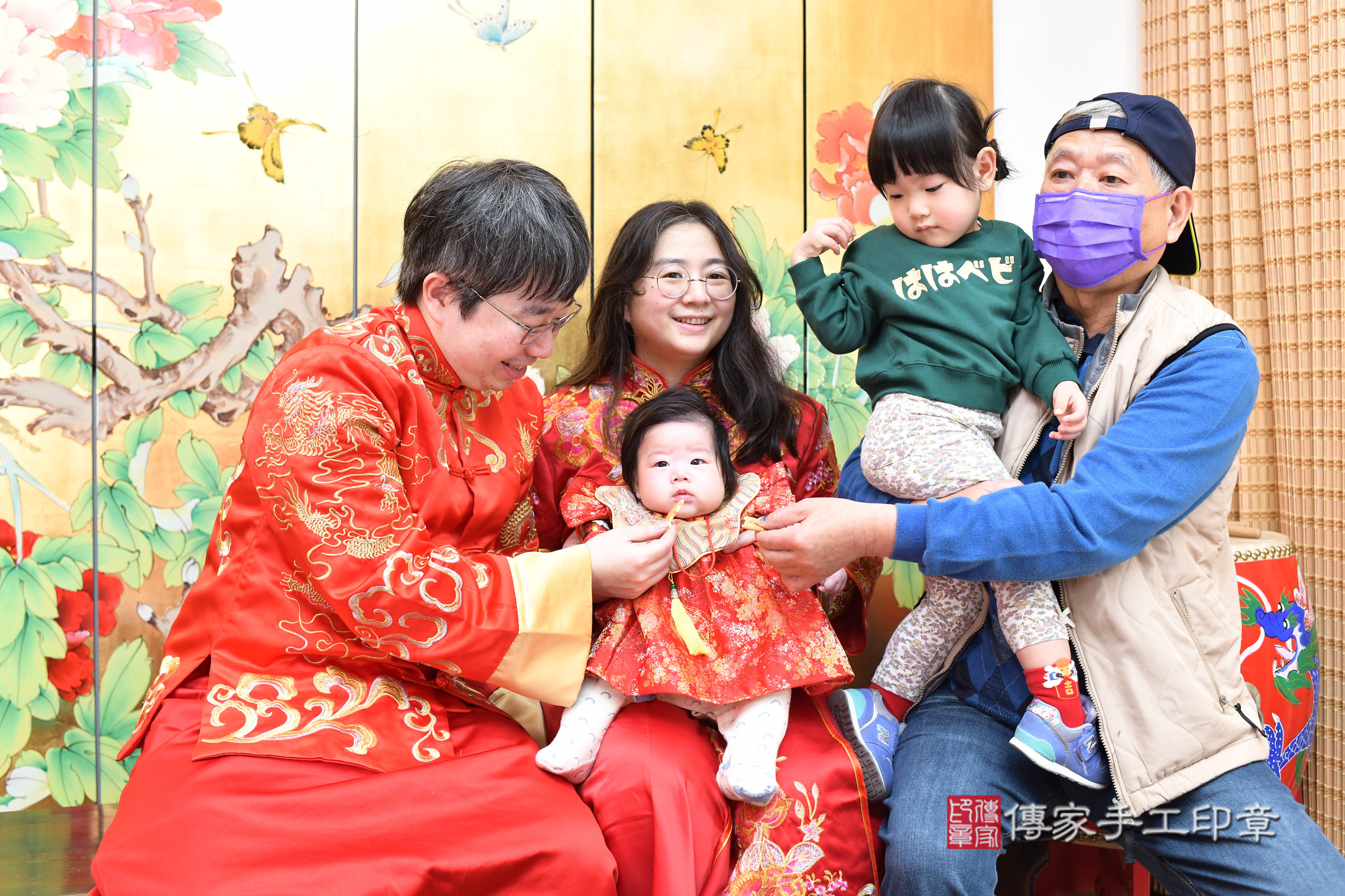 台北市大同區小杏寶寶收涎推薦:傳家台北店收涎中國風會場,嬰兒古禮收涎收口水流程儀式、收涎吉祥話、收涎餅乾、收涎拍照。收涎證書。2025.2.12,照片14 台北市大同區小杏寶寶收涎推薦:傳家台北店收涎中國風會場,嬰兒古禮收涎收口水流程儀式、收涎吉祥話、收涎餅乾、收涎拍照。收涎證書。2025.2.12,照片14