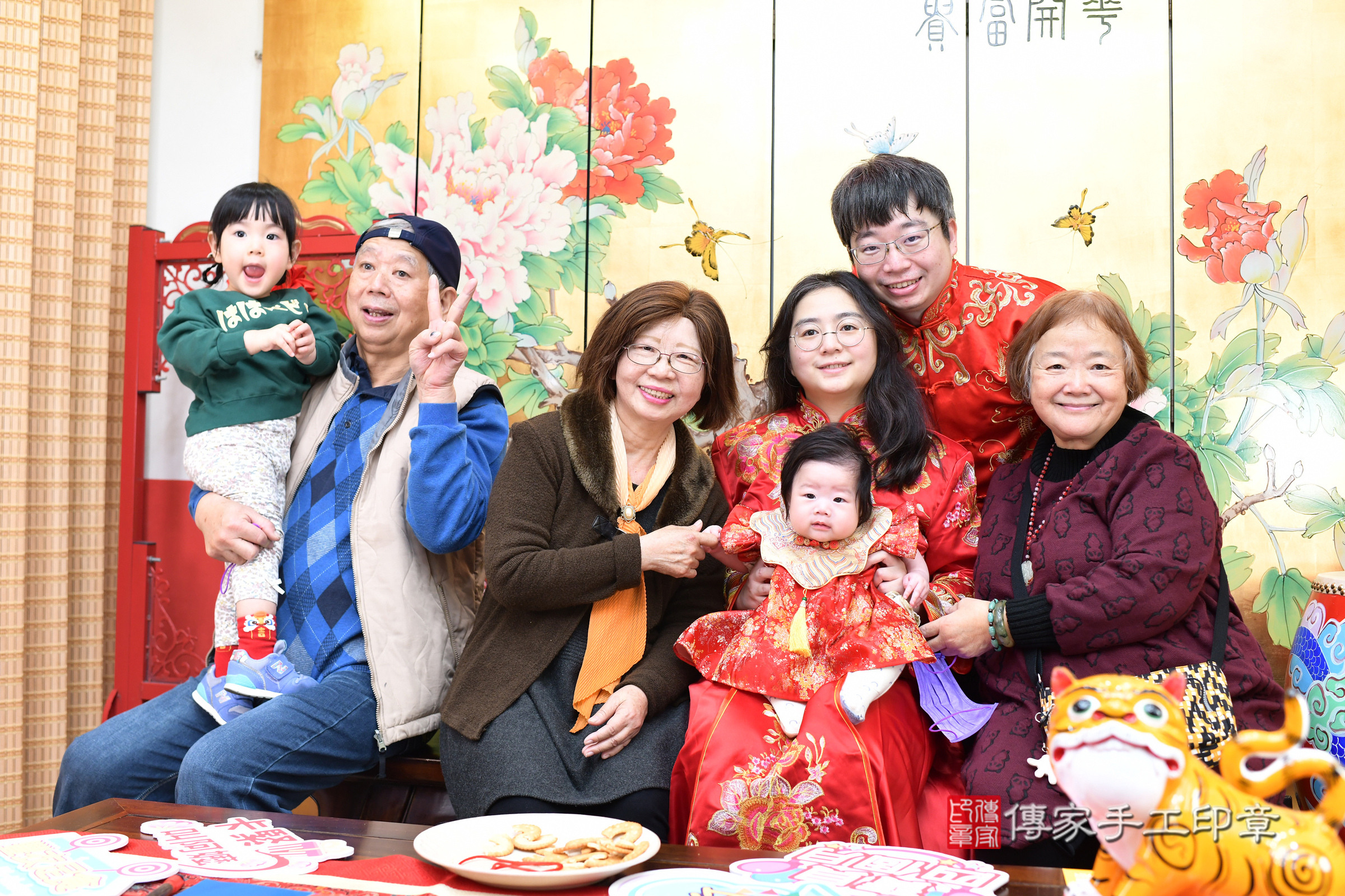 台北市大同區小杏寶寶收涎推薦:傳家台北店收涎中國風會場,嬰兒古禮收涎收口水流程儀式、收涎吉祥話、收涎餅乾、收涎拍照。收涎證書。2025.2.12,照片5 台北市大同區小杏寶寶收涎推薦:傳家台北店收涎中國風會場,嬰兒古禮收涎收口水流程儀式、收涎吉祥話、收涎餅乾、收涎拍照。收涎證書。2025.2.12,照片5