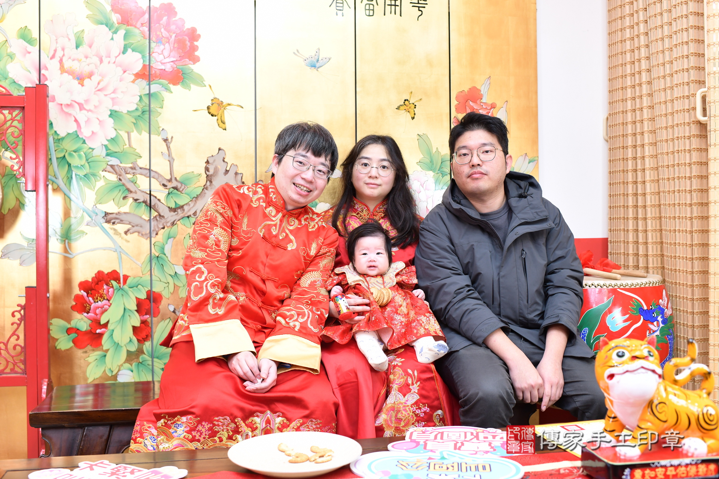 台北市大同區小杏寶寶收涎推薦:傳家台北店收涎中國風會場,嬰兒古禮收涎收口水流程儀式、收涎吉祥話、收涎餅乾、收涎拍照。收涎證書。2025.2.12,照片13 台北市大同區小杏寶寶收涎推薦:傳家台北店收涎中國風會場,嬰兒古禮收涎收口水流程儀式、收涎吉祥話、收涎餅乾、收涎拍照。收涎證書。2025.2.12,照片13