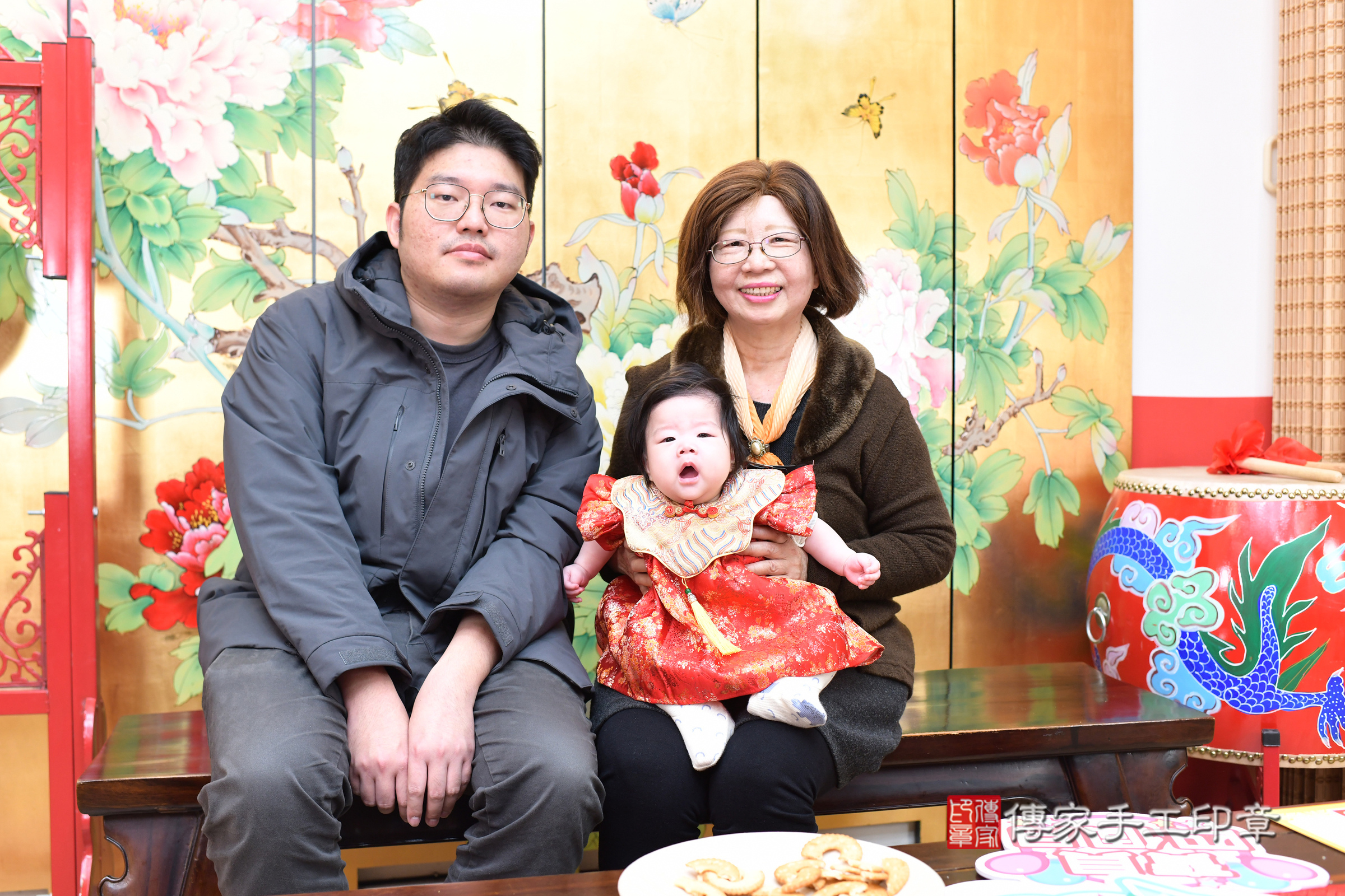 台北市大同區小杏寶寶收涎推薦:傳家台北店收涎中國風會場,嬰兒古禮收涎收口水流程儀式、收涎吉祥話、收涎餅乾、收涎拍照。收涎證書。2025.2.12,照片6 台北市大同區小杏寶寶收涎推薦:傳家台北店收涎中國風會場,嬰兒古禮收涎收口水流程儀式、收涎吉祥話、收涎餅乾、收涎拍照。收涎證書。2025.2.12,照片6