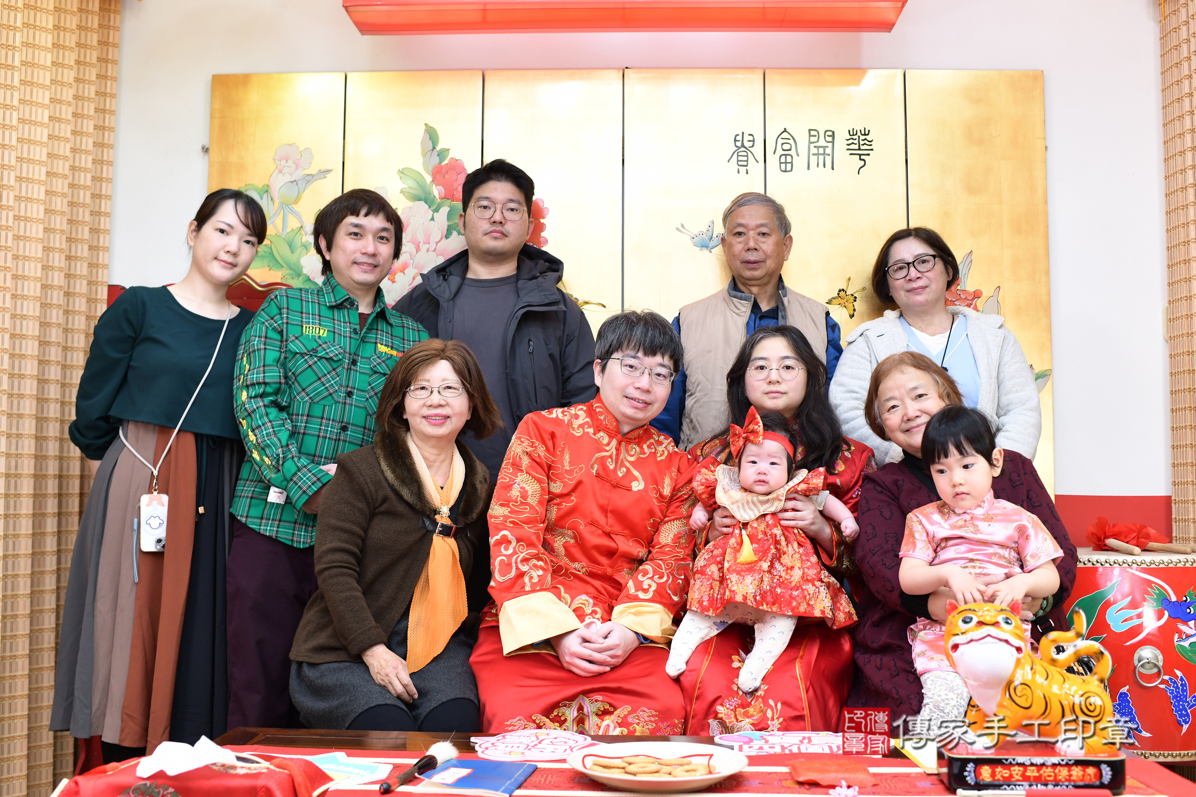 台北市大同區小杏寶寶收涎推薦:傳家台北店收涎中國風會場,嬰兒古禮收涎收口水流程儀式、收涎吉祥話、收涎餅乾、收涎拍照。收涎證書。2025.2.12,照片16 台北市大同區小杏寶寶收涎推薦:傳家台北店收涎中國風會場,嬰兒古禮收涎收口水流程儀式、收涎吉祥話、收涎餅乾、收涎拍照。收涎證書。2025.2.12,照片16