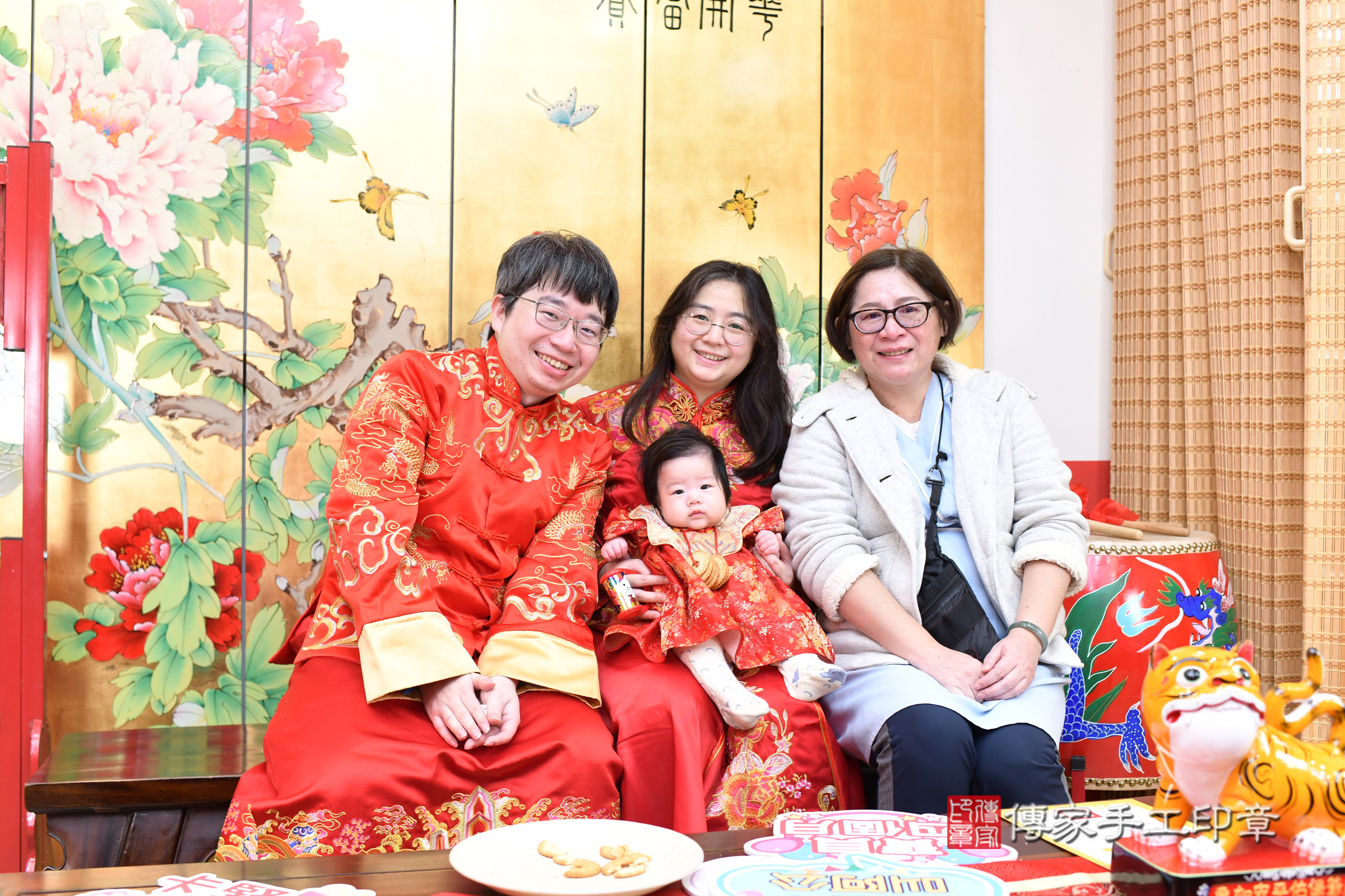 台北市大同區小杏寶寶收涎推薦:傳家台北店收涎中國風會場,嬰兒古禮收涎收口水流程儀式、收涎吉祥話、收涎餅乾、收涎拍照。收涎證書。2025.2.12,照片12 台北市大同區小杏寶寶收涎推薦:傳家台北店收涎中國風會場,嬰兒古禮收涎收口水流程儀式、收涎吉祥話、收涎餅乾、收涎拍照。收涎證書。2025.2.12,照片12