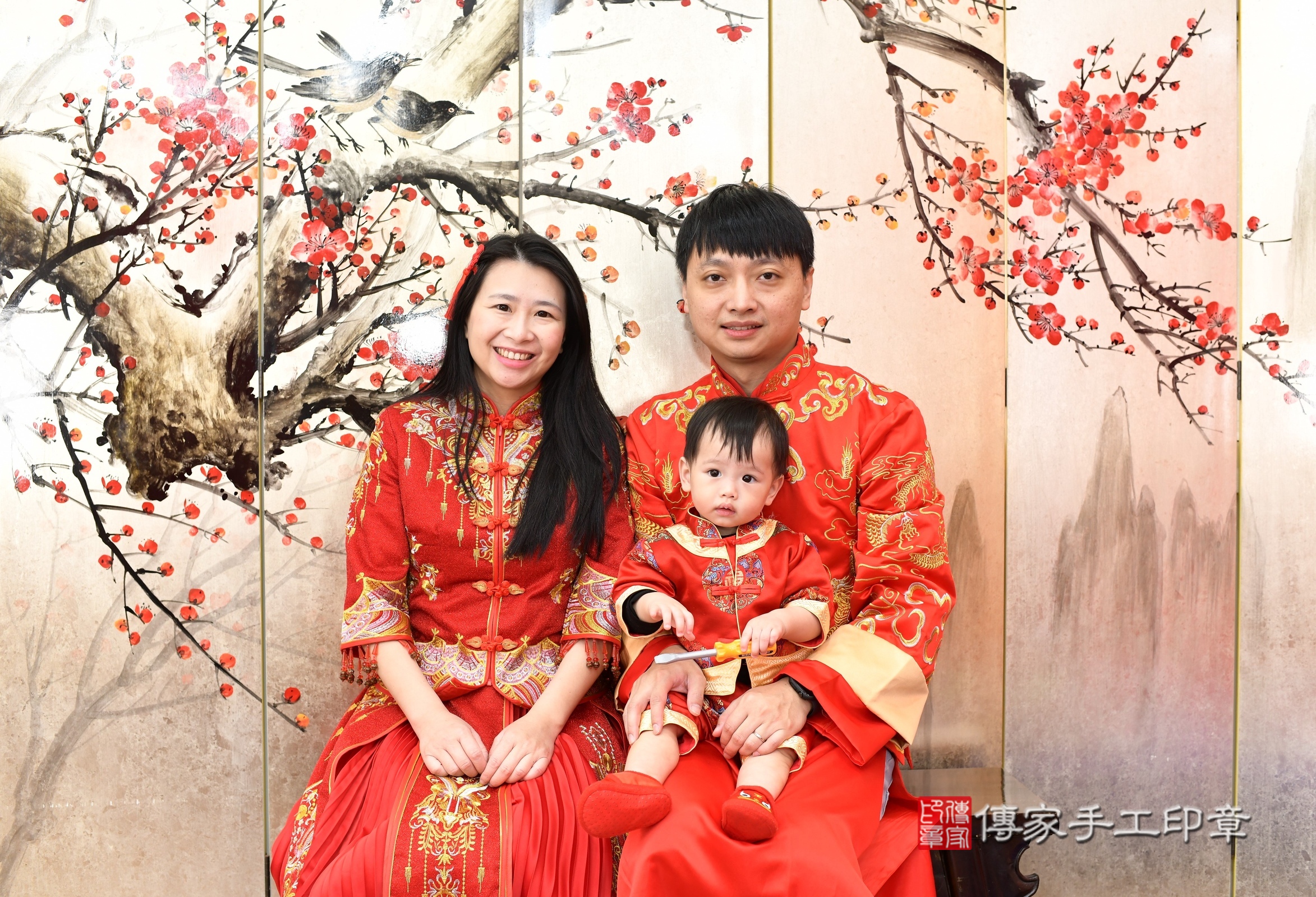 新北市永和區小方寶寶抓周推薦：傳家新北店抓周度脺中國風會場，嬰兒古禮抓周流程儀式吉祥話、抓周道具物品24種、拍照。抓周證書。2025.2.15，照片1