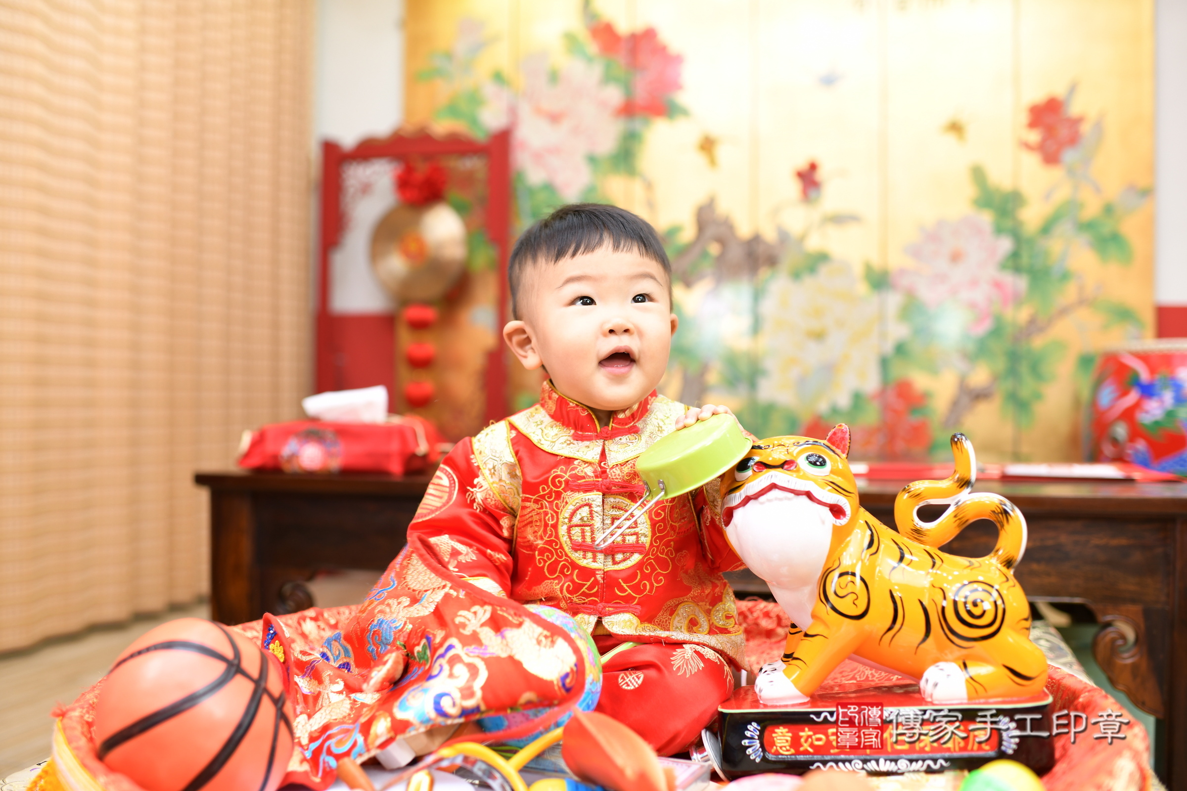 台北市大同區小緒寶寶抓周推薦:傳家台北店抓周度脺中國風會場,嬰兒古禮抓周流程儀式吉祥話、抓周道具物品24種、拍照。抓周證書。2025.2.15,照片8 台北市大同區小緒寶寶抓周推薦:傳家台北店抓周度脺中國風會場,嬰兒古禮抓周流程儀式吉祥話、抓周道具物品24種、拍照。抓周證書。2025.2.15,照片8