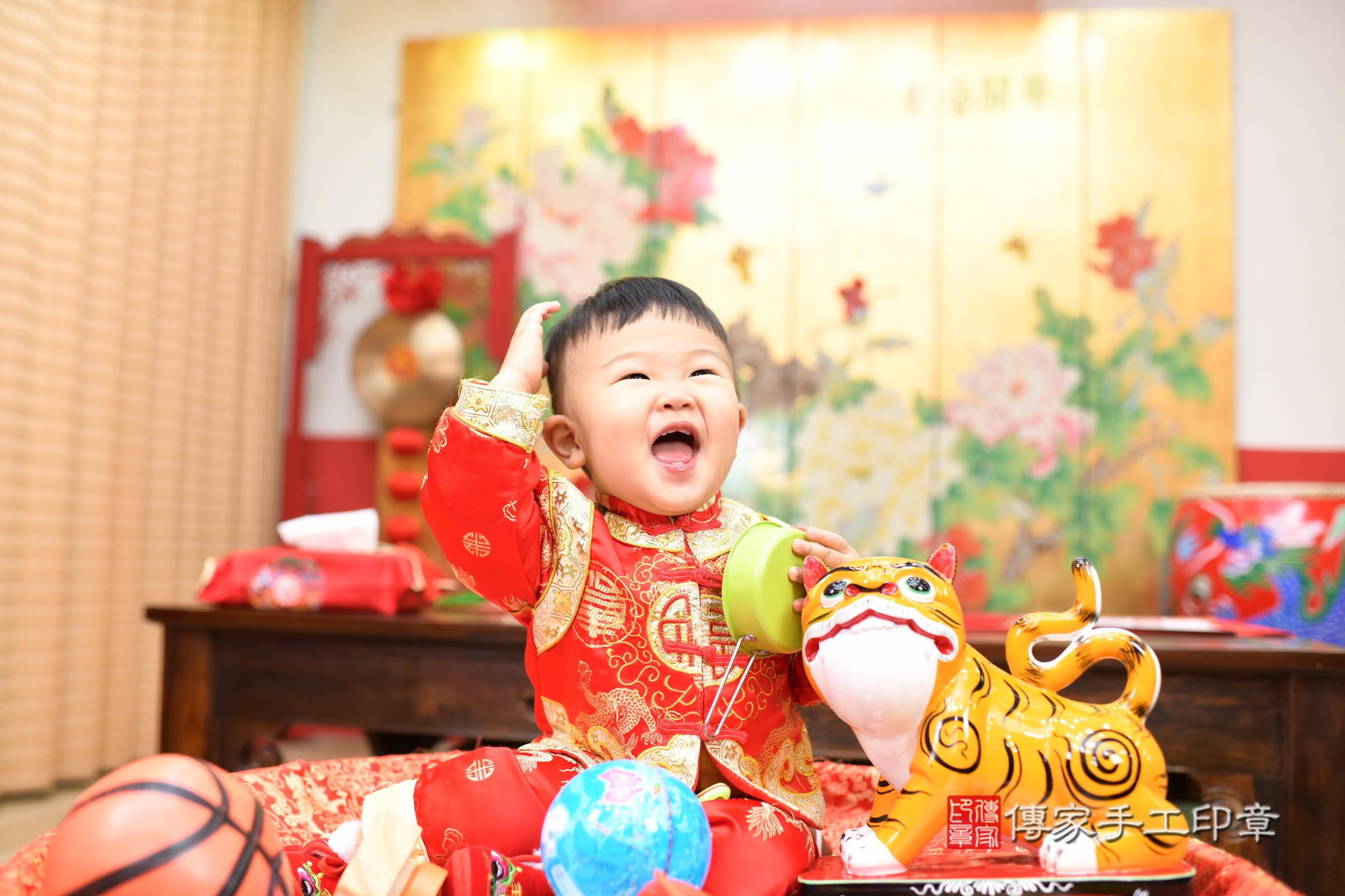 台北市大同區小緒寶寶抓周推薦:傳家台北店抓周度脺中國風會場,嬰兒古禮抓周流程儀式吉祥話、抓周道具物品24種、拍照。抓周證書。2025.2.15,照片5 台北市大同區小緒寶寶抓周推薦:傳家台北店抓周度脺中國風會場,嬰兒古禮抓周流程儀式吉祥話、抓周道具物品24種、拍照。抓周證書。2025.2.15,照片5