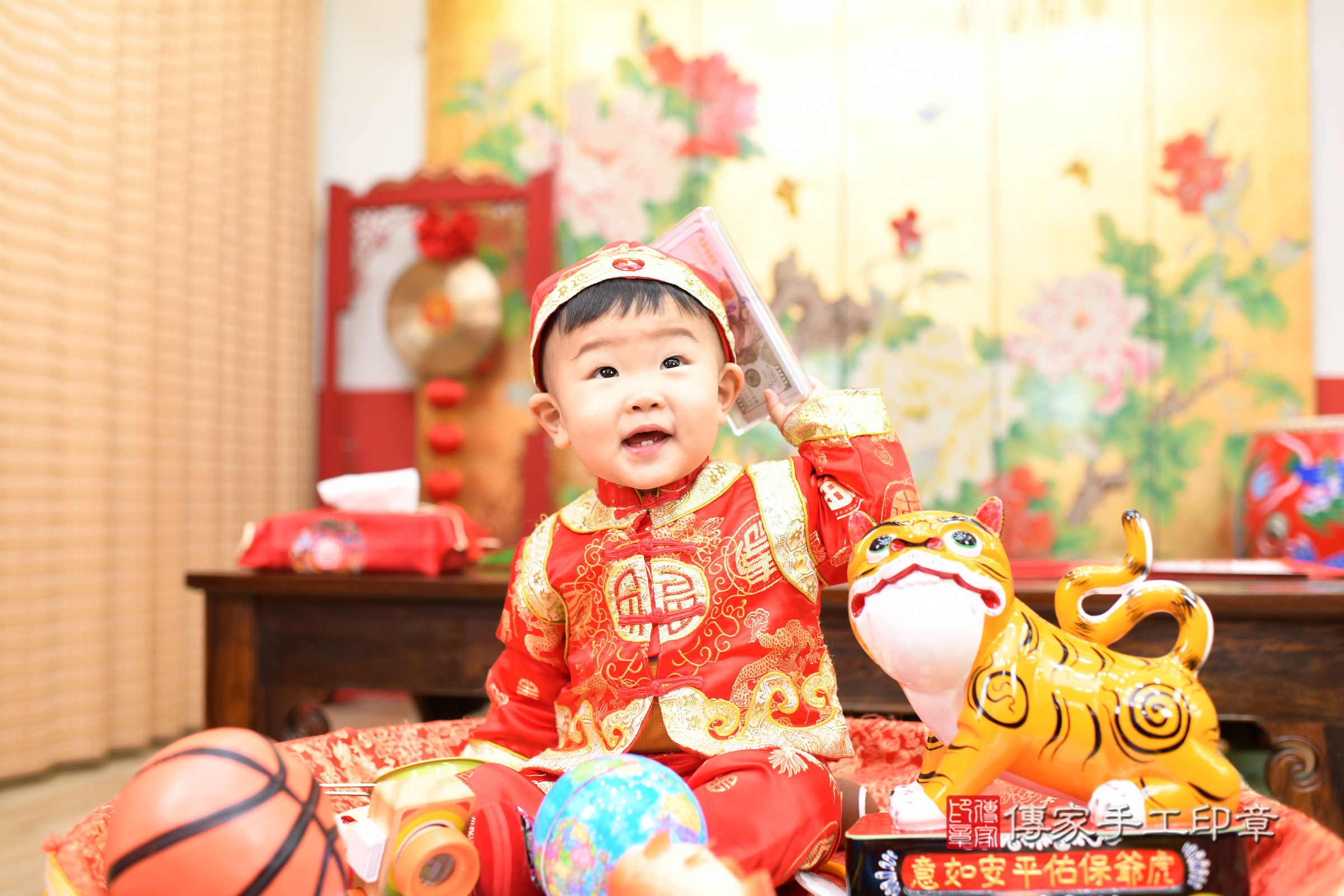 台北市大同區小緒寶寶抓周推薦:傳家台北店抓周度脺中國風會場,嬰兒古禮抓周流程儀式吉祥話、抓周道具物品24種、拍照。抓周證書。2025.2.15,照片11 台北市大同區小緒寶寶抓周推薦:傳家台北店抓周度脺中國風會場,嬰兒古禮抓周流程儀式吉祥話、抓周道具物品24種、拍照。抓周證書。2025.2.15,照片11