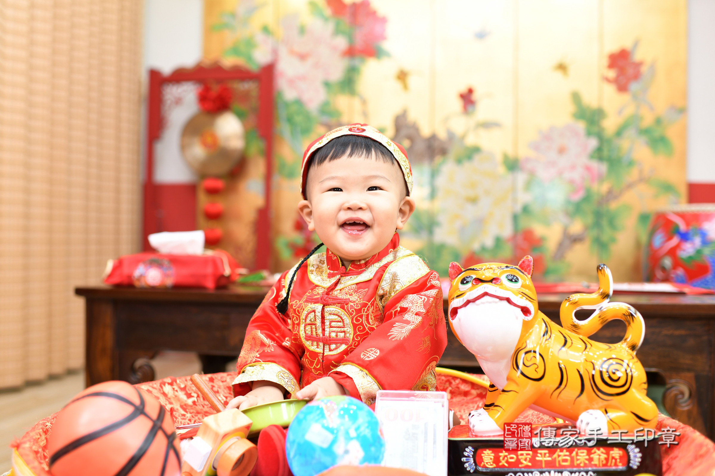 台北市大同區小緒寶寶抓周推薦:傳家台北店抓周度脺中國風會場,嬰兒古禮抓周流程儀式吉祥話、抓周道具物品24種、拍照。抓周證書。2025.2.15,照片12 台北市大同區小緒寶寶抓周推薦:傳家台北店抓周度脺中國風會場,嬰兒古禮抓周流程儀式吉祥話、抓周道具物品24種、拍照。抓周證書。2025.2.15,照片12