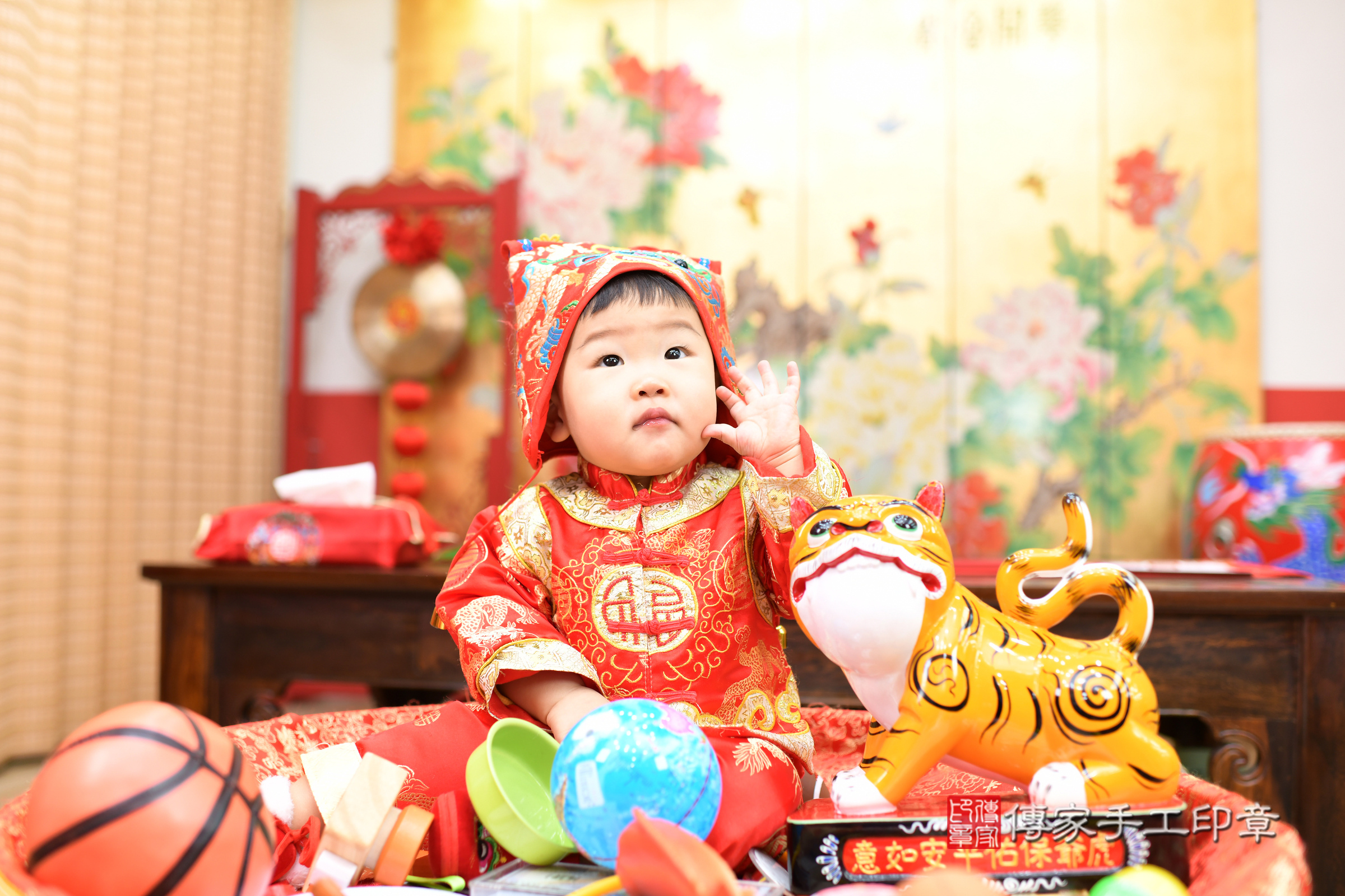 台北市大同區小緒寶寶抓周推薦：傳家台北店抓周度脺中國風會場，嬰兒古禮抓周流程儀式吉祥話、抓周道具物品24種、拍照。抓周證書。2025.2.15，照片1