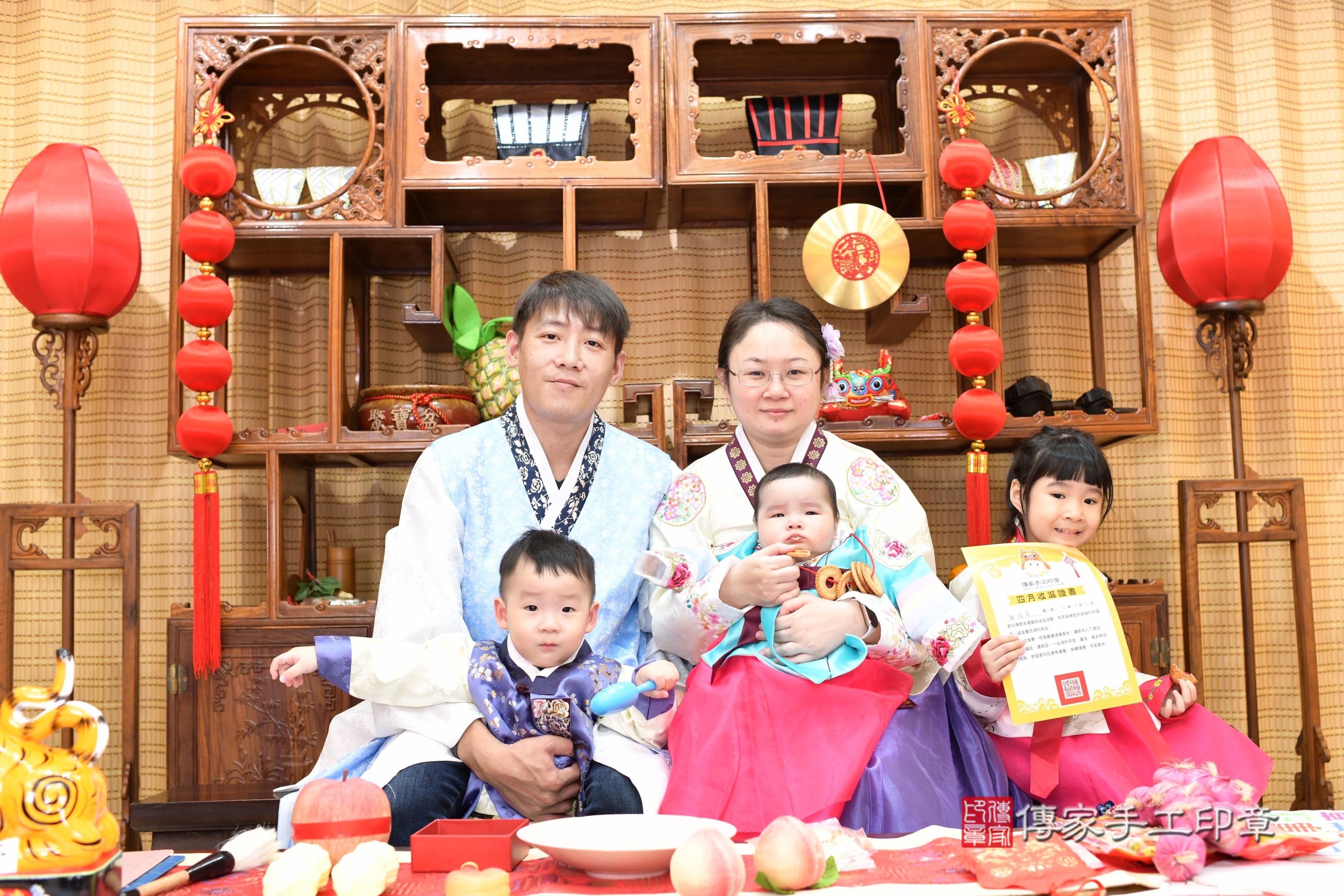 傳家手工印章台南店、抓周、度脺、中國風會場、傳家嬰兒古禮、吉祥話、抓周道具物品24種、拍照。抓周證書。寶寶抓周、滿周歲、生日快樂、祝福