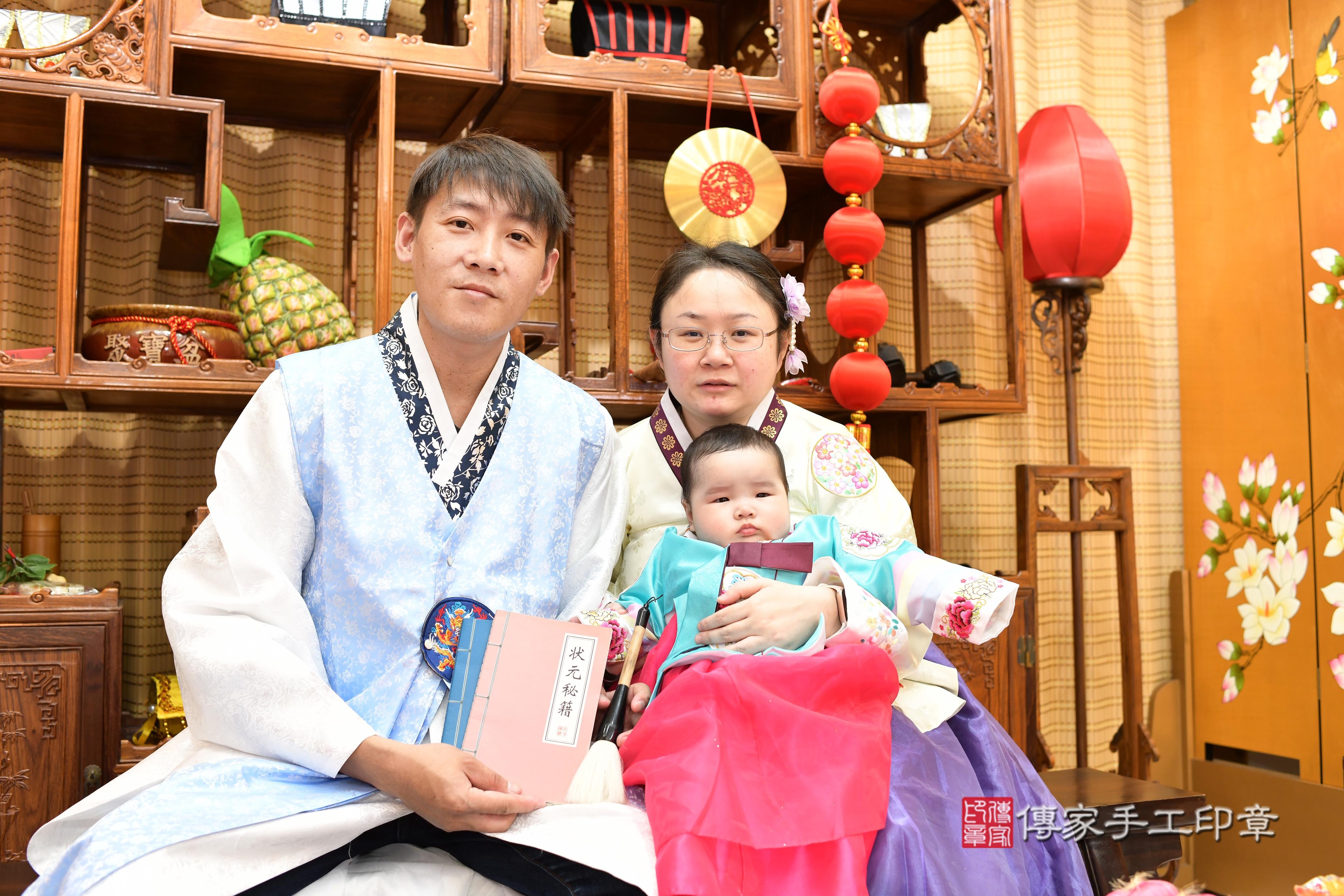 傳家手工印章台南店、抓周、度脺、中國風會場、傳家嬰兒古禮、吉祥話、抓周道具物品24種、拍照。抓周證書。寶寶抓周、滿周歲、生日快樂、祝福