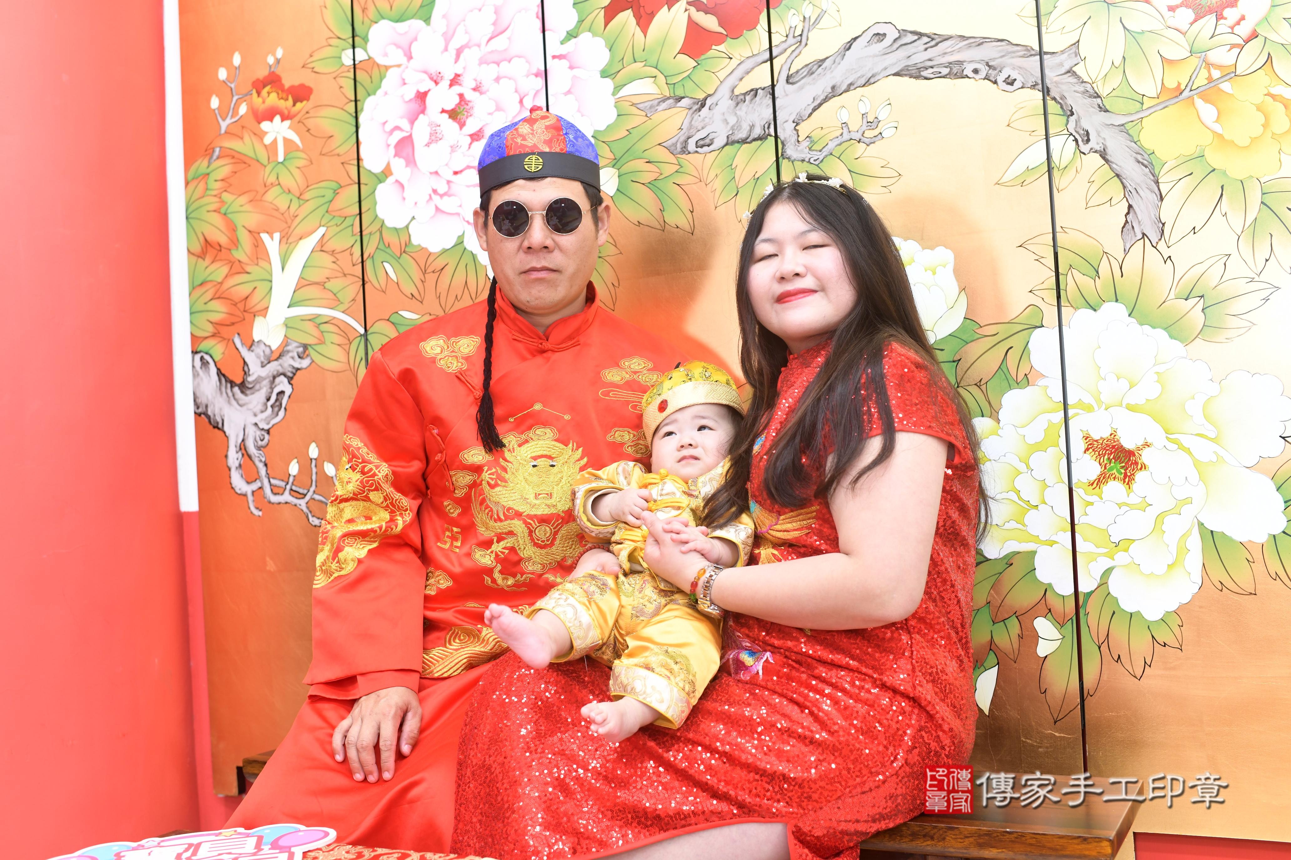 傳家手工印章高雄店、抓周、度脺、中國風會場、傳家嬰兒古禮、吉祥話、抓周道具物品24種、拍照。抓周證書。寶寶抓周、滿周歲、生日快樂、祝福 傳家手工印章高雄店、抓周、度脺、中國風會場、傳家嬰兒古禮、吉祥話、抓周道具物品24種、拍照。抓周證書。寶寶抓周、滿周歲、生日快樂、祝福