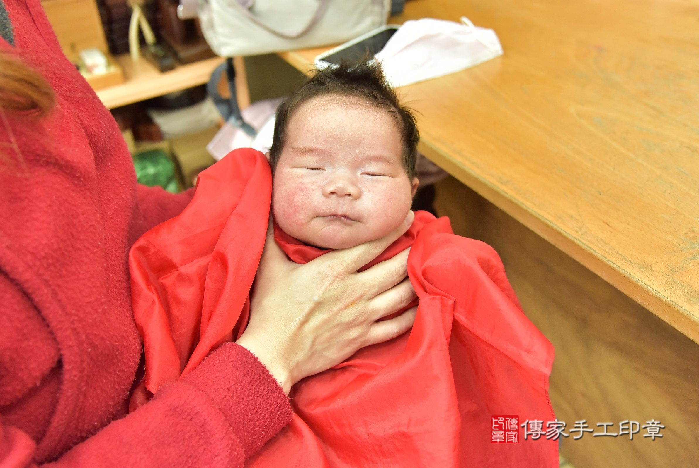 小宇寶寶(新北市永和區嬰兒寶寶滿月剃頭理髮、嬰兒剃胎毛儀式吉祥話)。中國風會場，爸媽寶貝穿「日中韓」古裝禮服。專業拍照、證書。★購買「臍帶章、肚臍章、胎毛筆刷印章」贈送：剃頭、收涎、抓周，三選一。2025.2.11，照片19