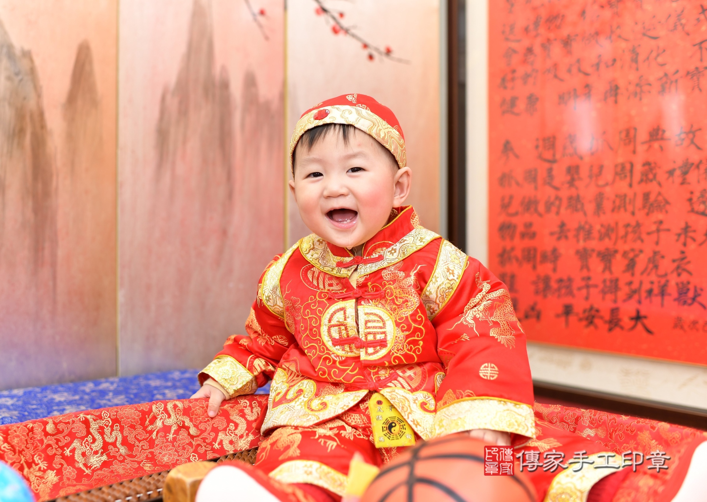 新北市永和區小碩寶寶抓周推薦:傳家新北店抓周度脺中國風會場,嬰兒古禮抓周流程儀式吉祥話、抓周道具物品24種、拍照。抓周證書。2025.2.13,照片8 新北市永和區小碩寶寶抓周推薦:傳家新北店抓周度脺中國風會場,嬰兒古禮抓周流程儀式吉祥話、抓周道具物品24種、拍照。抓周證書。2025.2.13,照片8