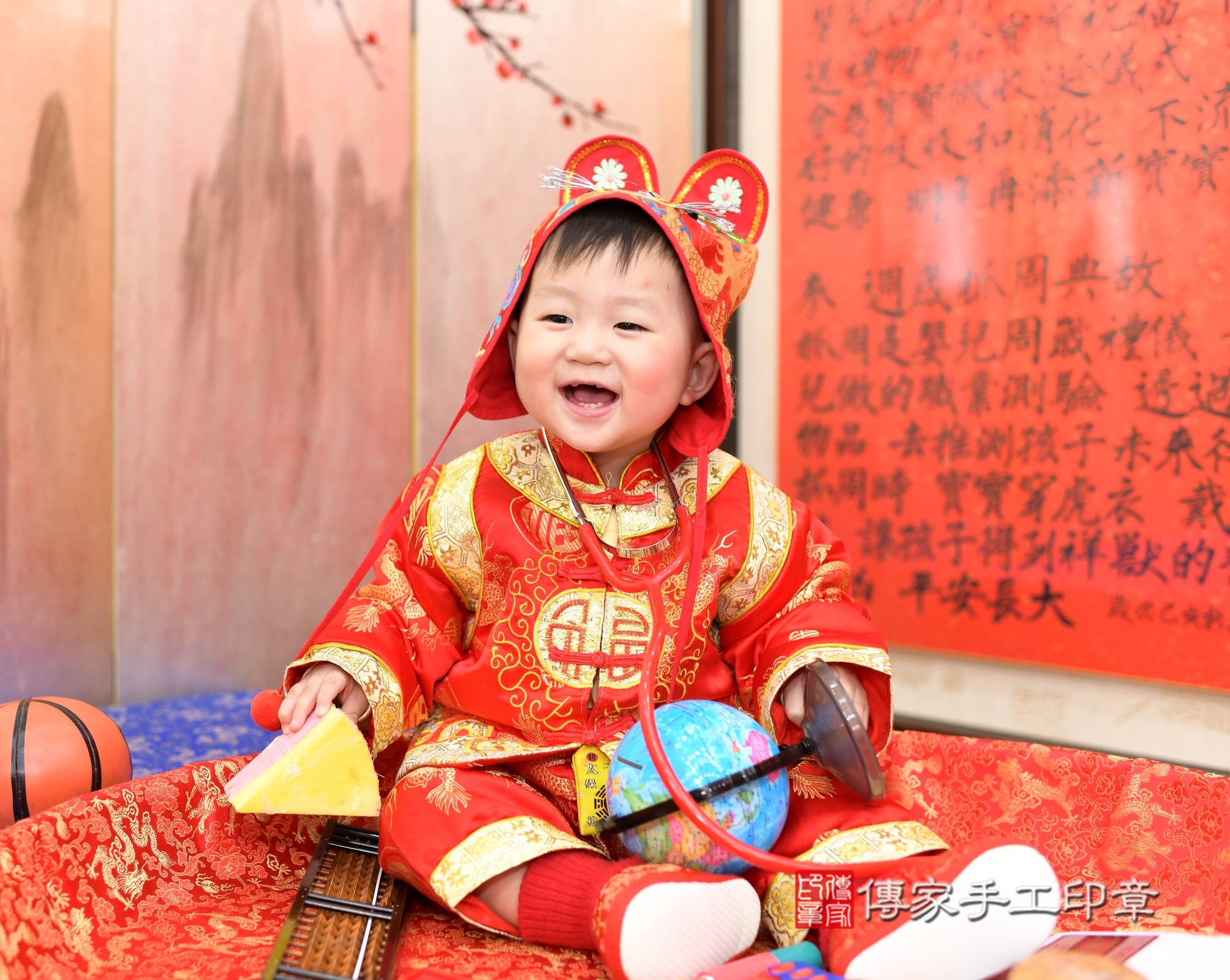 新北市永和區小碩寶寶抓周推薦:傳家新北店抓周度脺中國風會場,嬰兒古禮抓周流程儀式吉祥話、抓周道具物品24種、拍照。抓周證書。2025.2.13,照片13 新北市永和區小碩寶寶抓周推薦:傳家新北店抓周度脺中國風會場,嬰兒古禮抓周流程儀式吉祥話、抓周道具物品24種、拍照。抓周證書。2025.2.13,照片13