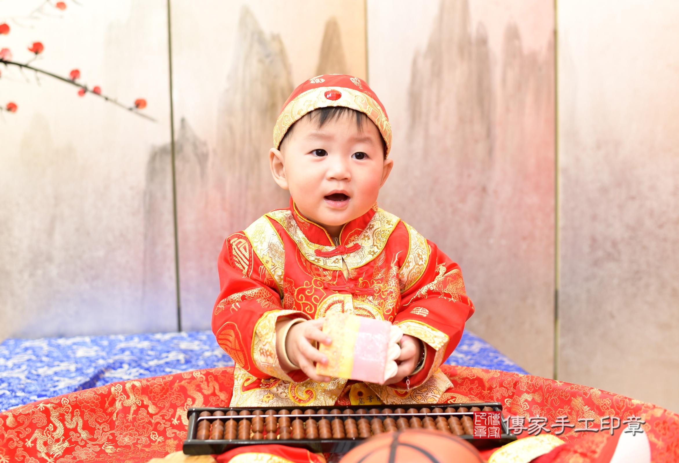 新北市永和區小碩寶寶抓周推薦:傳家新北店抓周度脺中國風會場,嬰兒古禮抓周流程儀式吉祥話、抓周道具物品24種、拍照。抓周證書。2025.2.13,照片6 新北市永和區小碩寶寶抓周推薦:傳家新北店抓周度脺中國風會場,嬰兒古禮抓周流程儀式吉祥話、抓周道具物品24種、拍照。抓周證書。2025.2.13,照片6