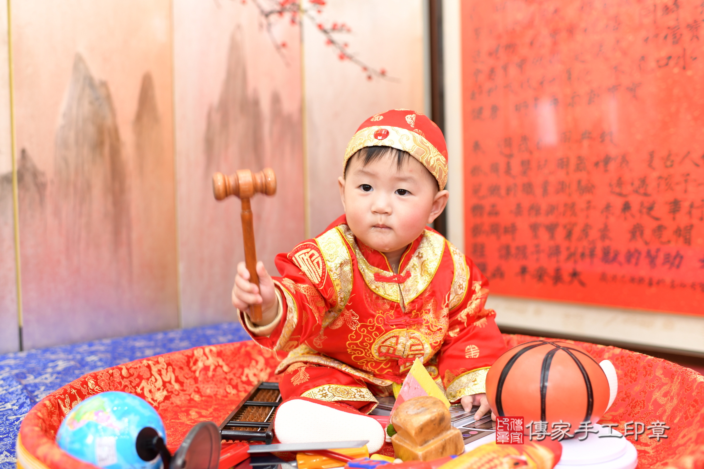 新北市永和區小碩寶寶抓周推薦:傳家新北店抓周度脺中國風會場,嬰兒古禮抓周流程儀式吉祥話、抓周道具物品24種、拍照。抓周證書。2025.2.13,照片9 新北市永和區小碩寶寶抓周推薦:傳家新北店抓周度脺中國風會場,嬰兒古禮抓周流程儀式吉祥話、抓周道具物品24種、拍照。抓周證書。2025.2.13,照片9