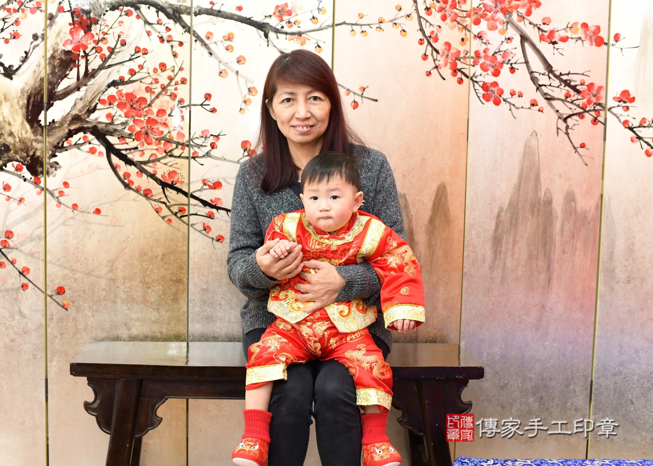 新北市永和區小碩寶寶抓周推薦:傳家新北店抓周度脺中國風會場,嬰兒古禮抓周流程儀式吉祥話、抓周道具物品24種、拍照。抓周證書。2025.2.13,照片4 新北市永和區小碩寶寶抓周推薦:傳家新北店抓周度脺中國風會場,嬰兒古禮抓周流程儀式吉祥話、抓周道具物品24種、拍照。抓周證書。2025.2.13,照片4