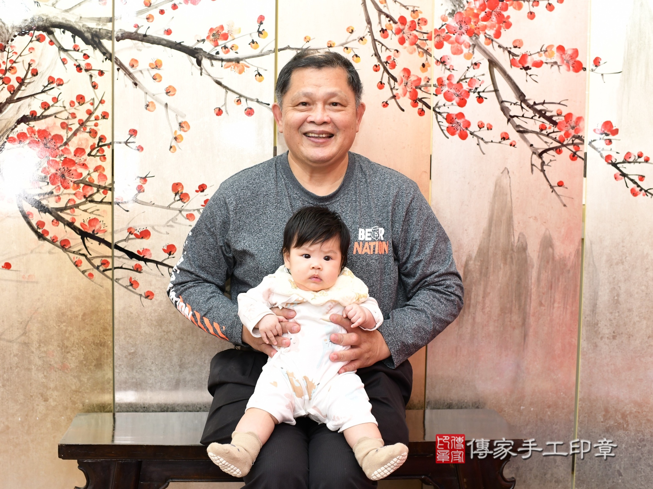 新北市永和區彤彤寶寶收涎推薦:傳家新北店收涎中國風會場,嬰兒古禮收涎收口水流程儀式、收涎吉祥話、收涎餅乾、收涎拍照。收涎證書。2025.2.17,照片7 新北市永和區彤彤寶寶收涎推薦:傳家新北店收涎中國風會場,嬰兒古禮收涎收口水流程儀式、收涎吉祥話、收涎餅乾、收涎拍照。收涎證書。2025.2.17,照片7