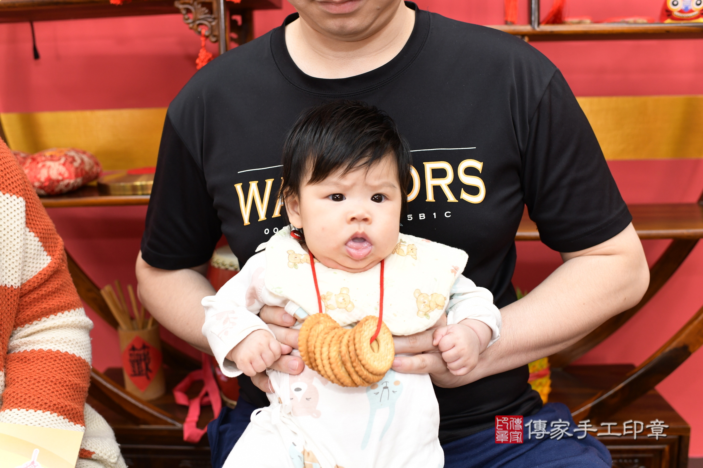 新北市永和區彤彤寶寶收涎推薦:傳家新北店收涎中國風會場,嬰兒古禮收涎收口水流程儀式、收涎吉祥話、收涎餅乾、收涎拍照。收涎證書。2025.2.17,照片11 新北市永和區彤彤寶寶收涎推薦:傳家新北店收涎中國風會場,嬰兒古禮收涎收口水流程儀式、收涎吉祥話、收涎餅乾、收涎拍照。收涎證書。2025.2.17,照片11