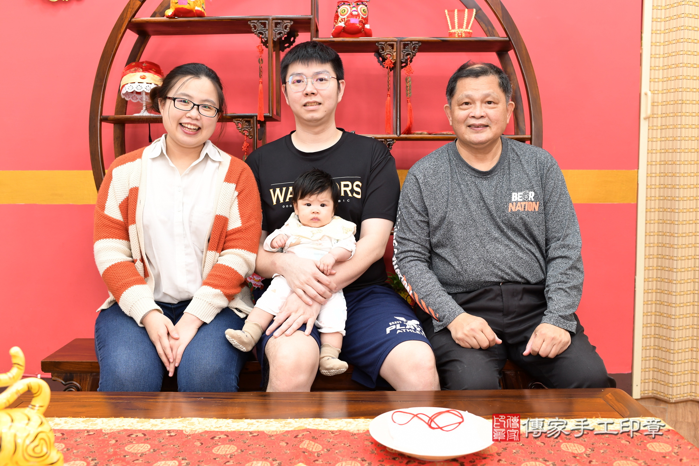 新北市永和區彤彤寶寶收涎推薦:傳家新北店收涎中國風會場,嬰兒古禮收涎收口水流程儀式、收涎吉祥話、收涎餅乾、收涎拍照。收涎證書。2025.2.17,照片16 新北市永和區彤彤寶寶收涎推薦:傳家新北店收涎中國風會場,嬰兒古禮收涎收口水流程儀式、收涎吉祥話、收涎餅乾、收涎拍照。收涎證書。2025.2.17,照片16