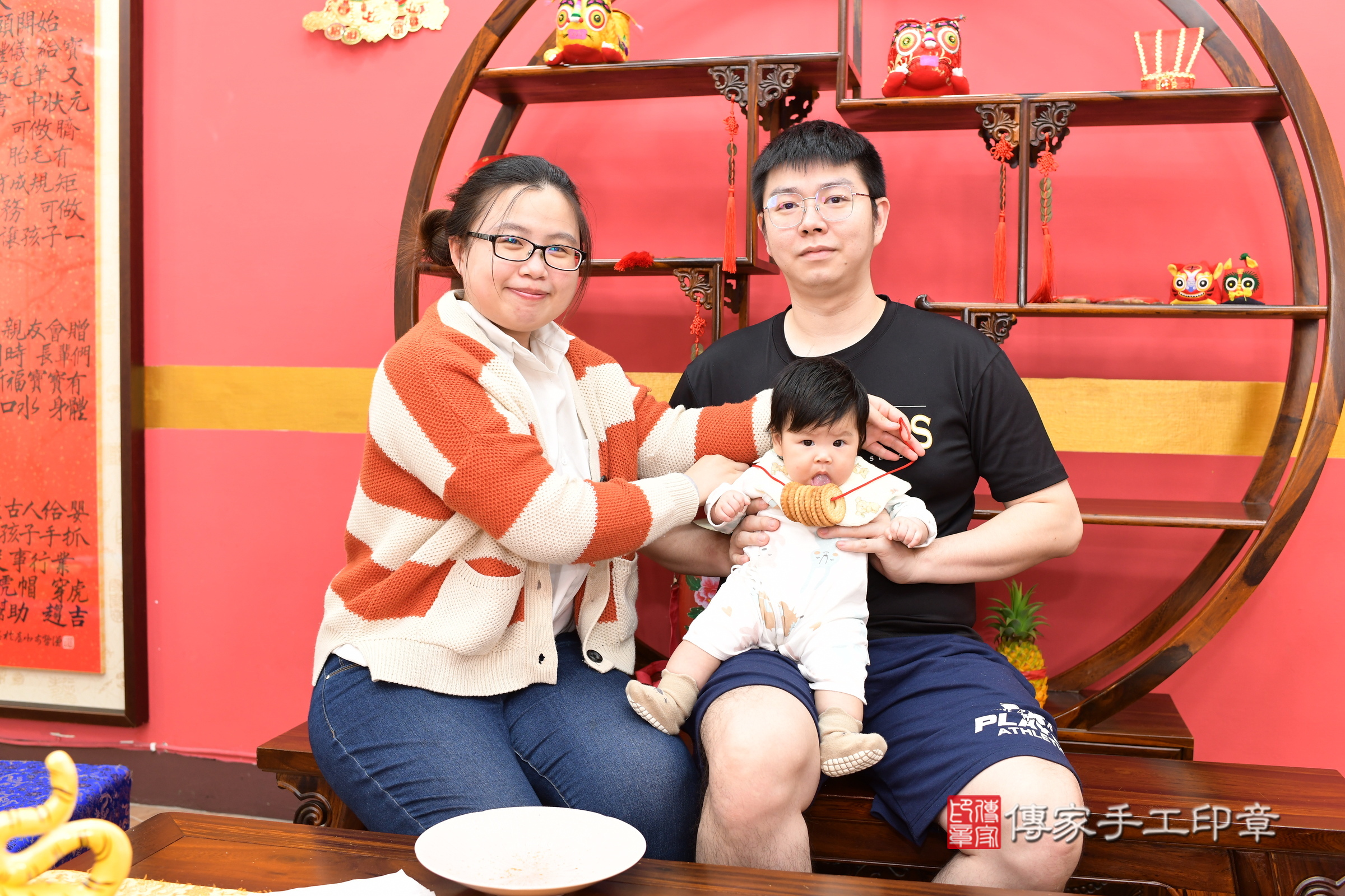 新北市永和區彤彤寶寶收涎推薦:傳家新北店收涎中國風會場,嬰兒古禮收涎收口水流程儀式、收涎吉祥話、收涎餅乾、收涎拍照。收涎證書。2025.2.17,照片13 新北市永和區彤彤寶寶收涎推薦:傳家新北店收涎中國風會場,嬰兒古禮收涎收口水流程儀式、收涎吉祥話、收涎餅乾、收涎拍照。收涎證書。2025.2.17,照片13