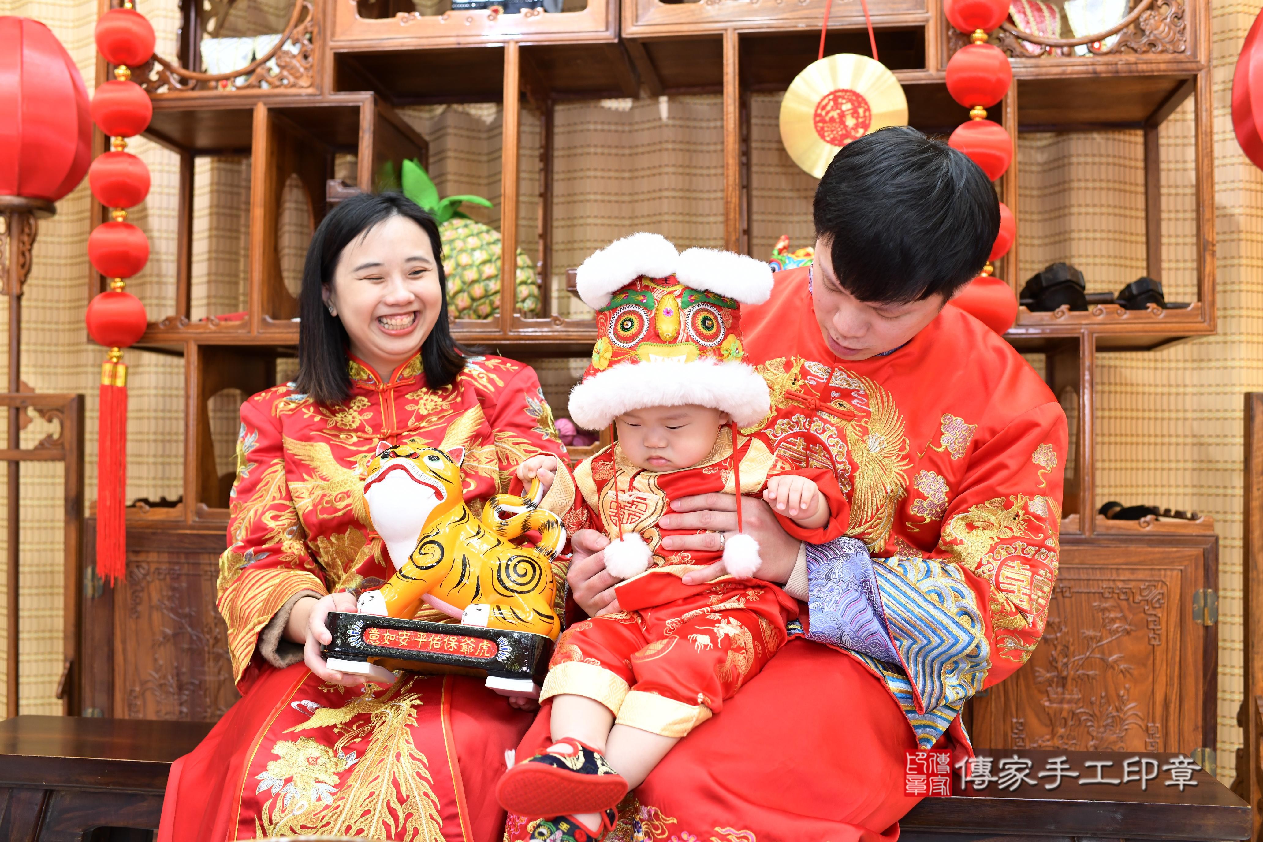 傳家手工印章台南店、抓周、度脺、中國風會場、傳家嬰兒古禮、吉祥話、抓周道具物品24種、拍照。抓周證書。寶寶抓周、滿周歲、生日快樂、祝福 傳家手工印章台南店、抓周、度脺、中國風會場、傳家嬰兒古禮、吉祥話、抓周道具物品24種、拍照。抓周證書。寶寶抓周、滿周歲、生日快樂、祝福