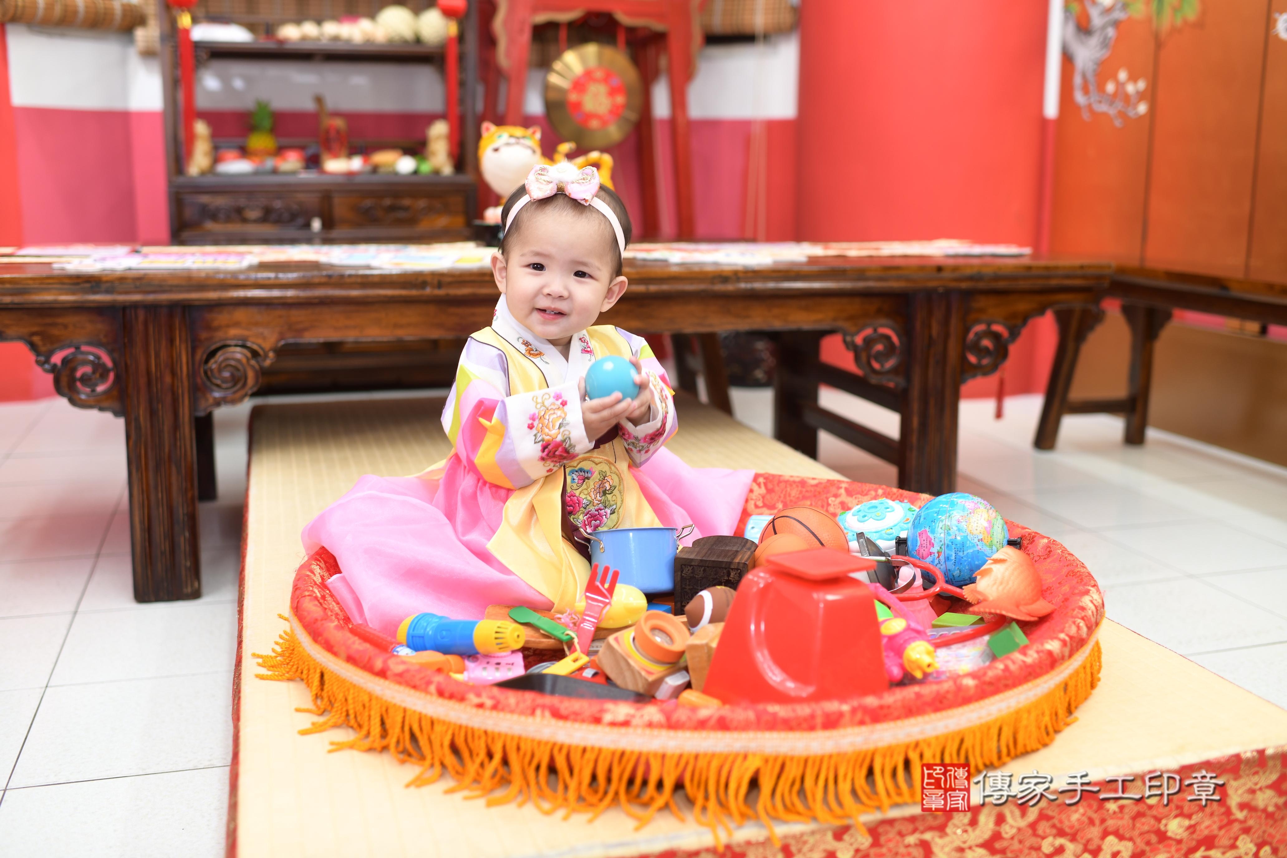 傳家手工印章高雄店、抓周、度脺、中國風會場、傳家嬰兒古禮、吉祥話、抓周道具物品24種、拍照。抓周證書。寶寶抓周、滿周歲、生日快樂、祝福 傳家手工印章高雄店、抓周、度脺、中國風會場、傳家嬰兒古禮、吉祥話、抓周道具物品24種、拍照。抓周證書。寶寶抓周、滿周歲、生日快樂、祝福