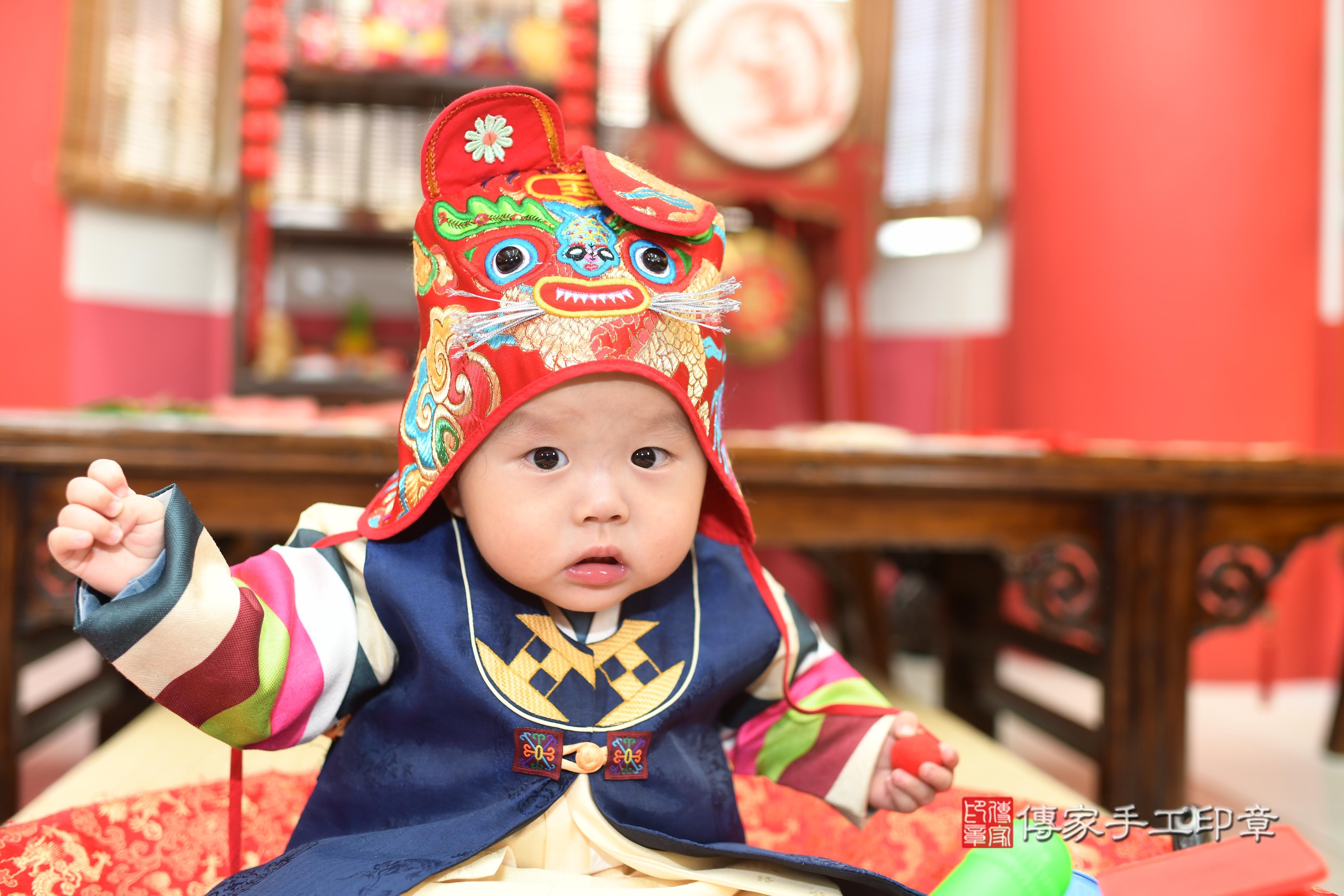 傳家手工印章高雄店、抓周、度脺、中國風會場、傳家嬰兒古禮、吉祥話、抓周道具物品24種、拍照。抓周證書。寶寶抓周、滿周歲、生日快樂、祝福 傳家手工印章高雄店、抓周、度脺、中國風會場、傳家嬰兒古禮、吉祥話、抓周道具物品24種、拍照。抓周證書。寶寶抓周、滿周歲、生日快樂、祝福