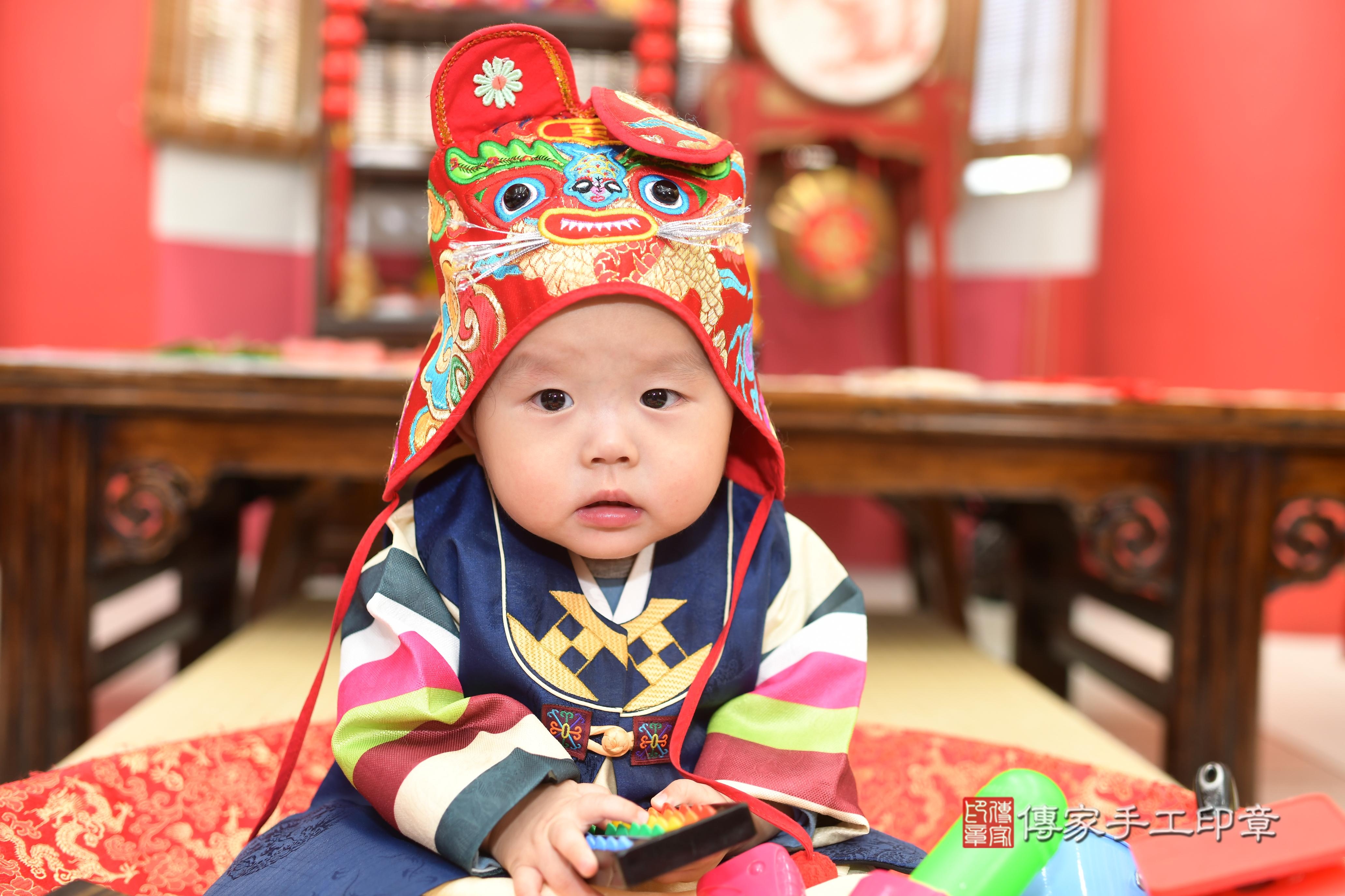 傳家手工印章高雄店、抓周、度脺、中國風會場、傳家嬰兒古禮、吉祥話、抓周道具物品24種、拍照。抓周證書。寶寶抓周、滿周歲、生日快樂、祝福 傳家手工印章高雄店、抓周、度脺、中國風會場、傳家嬰兒古禮、吉祥話、抓周道具物品24種、拍照。抓周證書。寶寶抓周、滿周歲、生日快樂、祝福