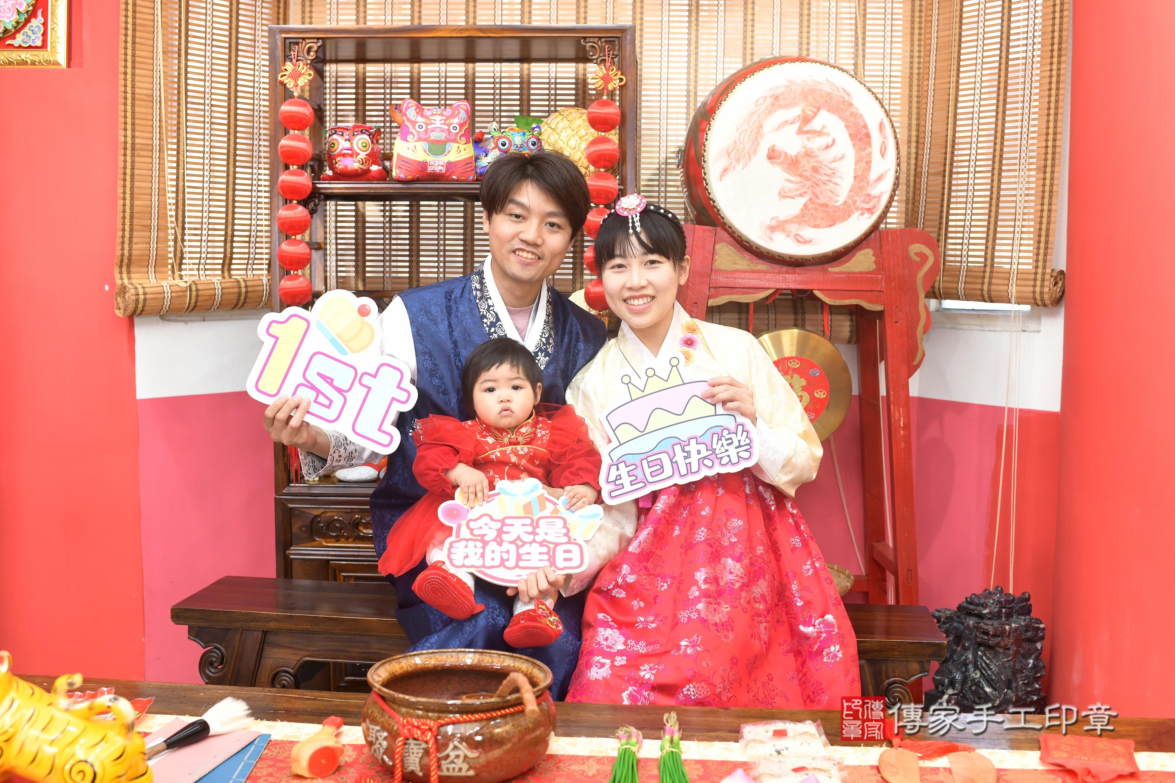 傳家手工印章高雄店、抓周、度脺、中國風會場、傳家嬰兒古禮、吉祥話、抓周道具物品24種、拍照。抓周證書。寶寶抓周、滿周歲、生日快樂、祝福