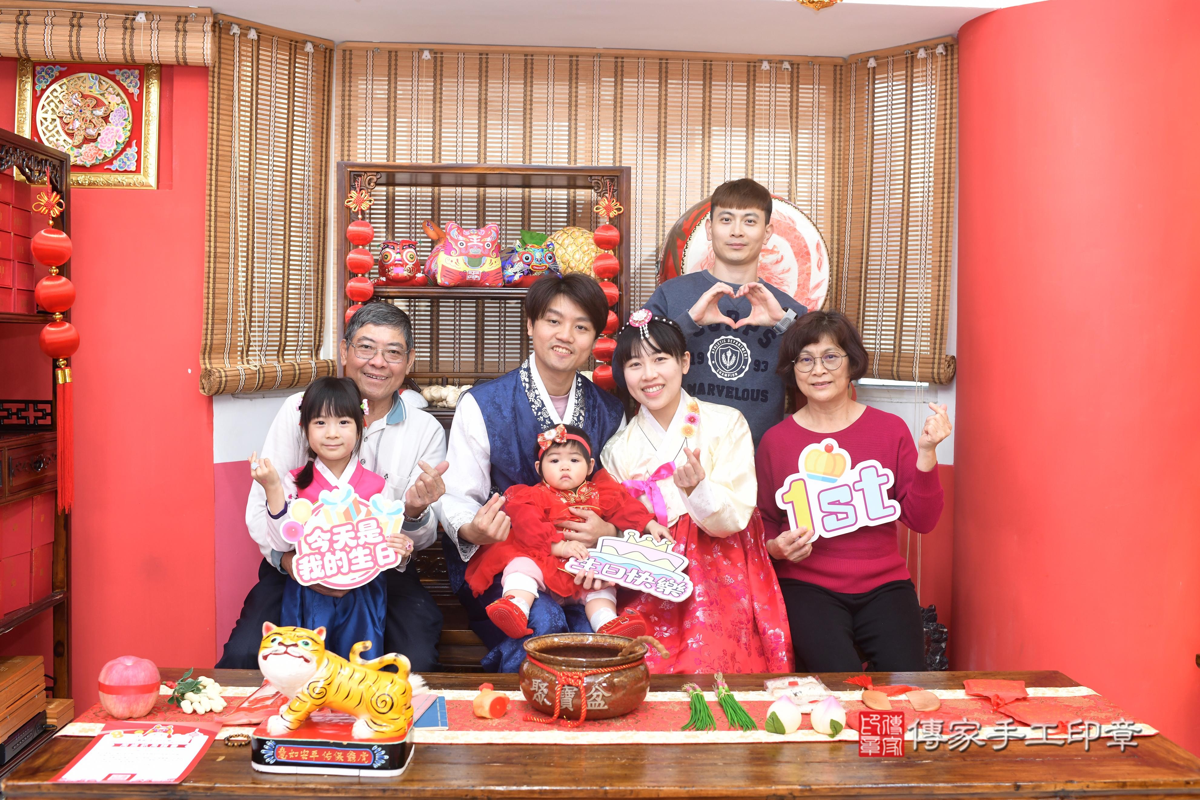 傳家手工印章高雄店、抓周、度脺、中國風會場、傳家嬰兒古禮、吉祥話、抓周道具物品24種、拍照。抓周證書。寶寶抓周、滿周歲、生日快樂、祝福