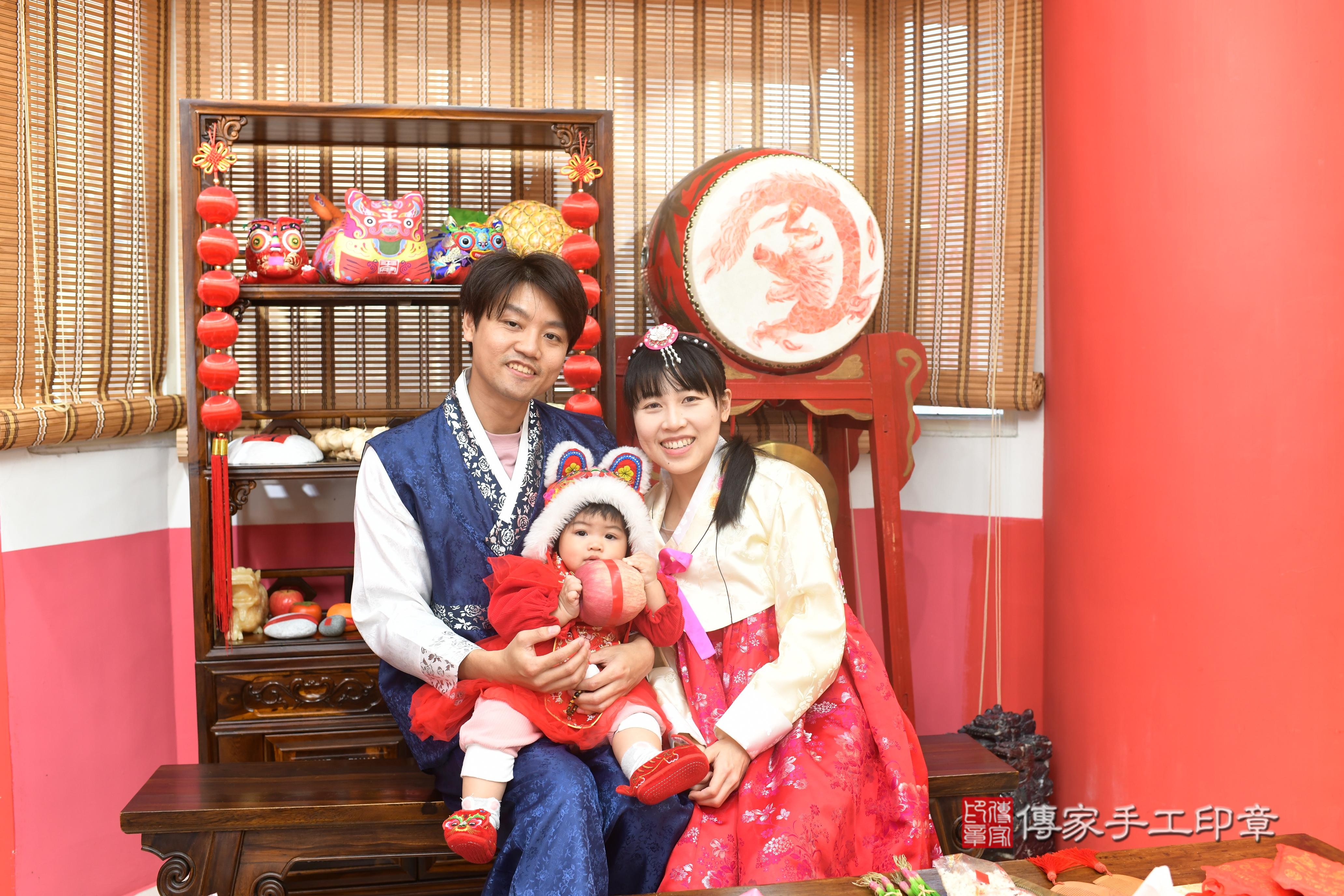 傳家手工印章高雄店、抓周、度脺、中國風會場、傳家嬰兒古禮、吉祥話、抓周道具物品24種、拍照。抓周證書。寶寶抓周、滿周歲、生日快樂、祝福