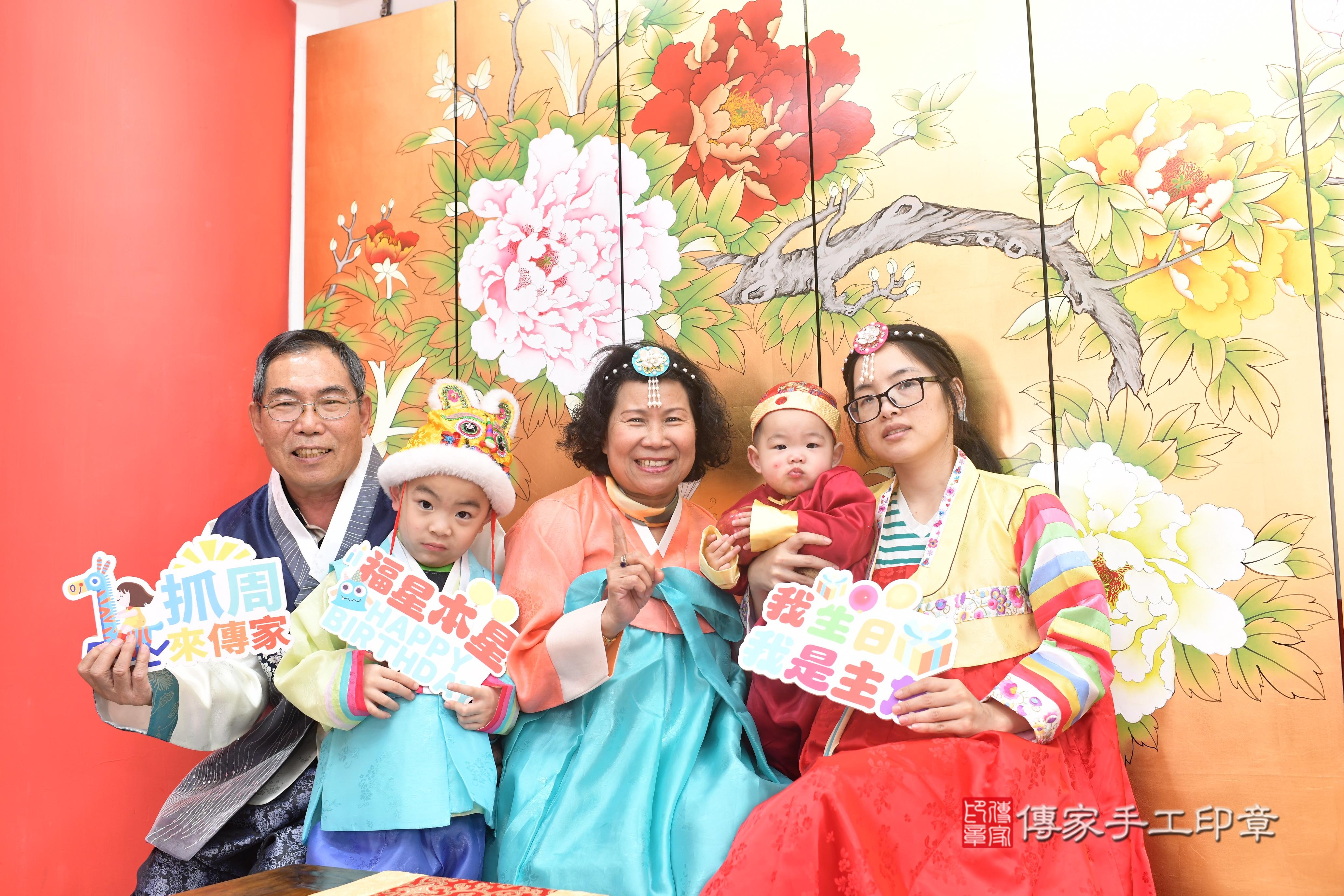 傳家手工印章高雄店、抓周、度脺、中國風會場、傳家嬰兒古禮、吉祥話、抓周道具物品24種、拍照。抓周證書。寶寶抓周、滿周歲、生日快樂、祝福 傳家手工印章高雄店、抓周、度脺、中國風會場、傳家嬰兒古禮、吉祥話、抓周道具物品24種、拍照。抓周證書。寶寶抓周、滿周歲、生日快樂、祝福