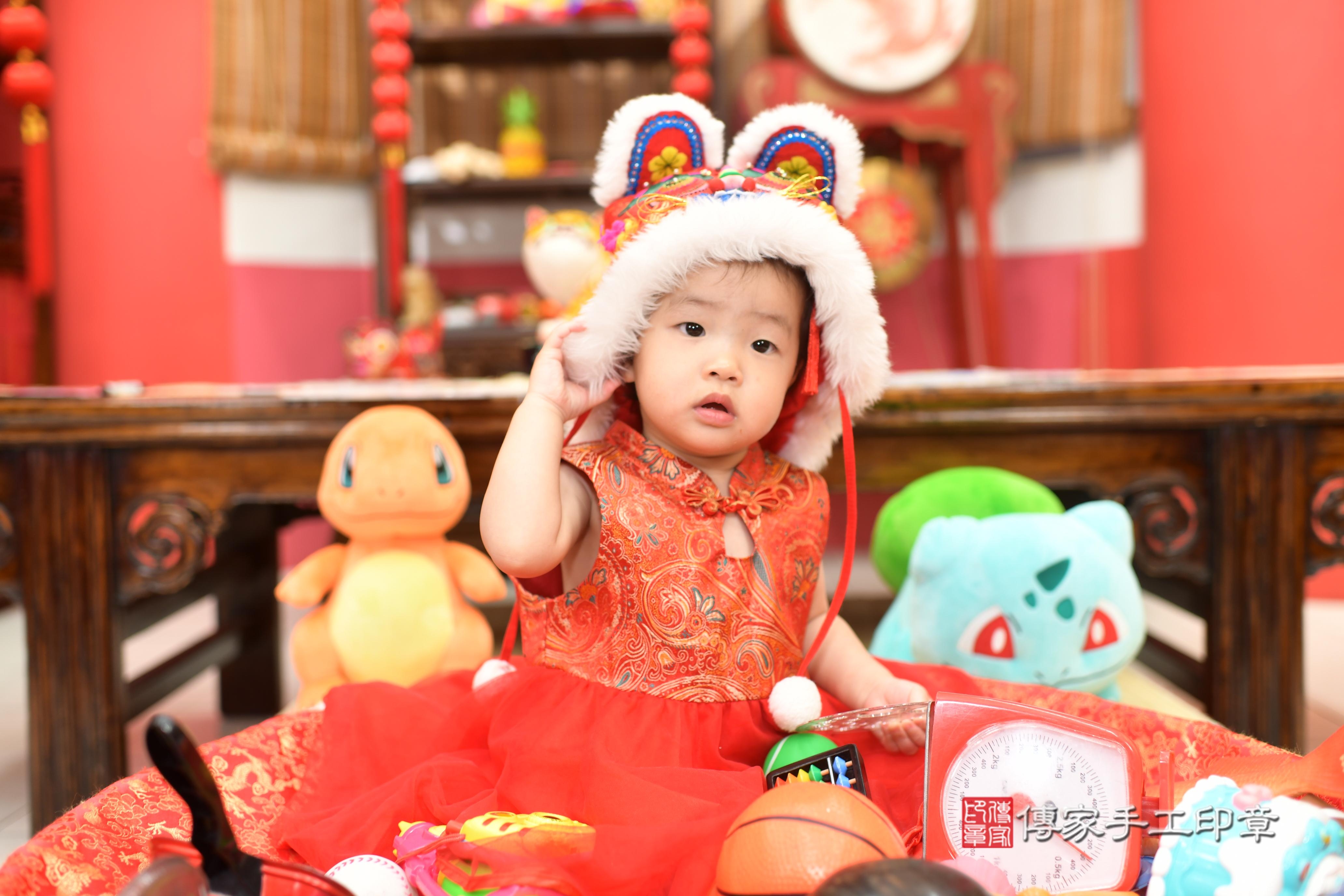 傳家手工印章高雄店、抓周、度脺、中國風會場、傳家嬰兒古禮、吉祥話、抓周道具物品24種、拍照。抓周證書。寶寶抓周、滿周歲、生日快樂、祝福 傳家手工印章高雄店、抓周、度脺、中國風會場、傳家嬰兒古禮、吉祥話、抓周道具物品24種、拍照。抓周證書。寶寶抓周、滿周歲、生日快樂、祝福