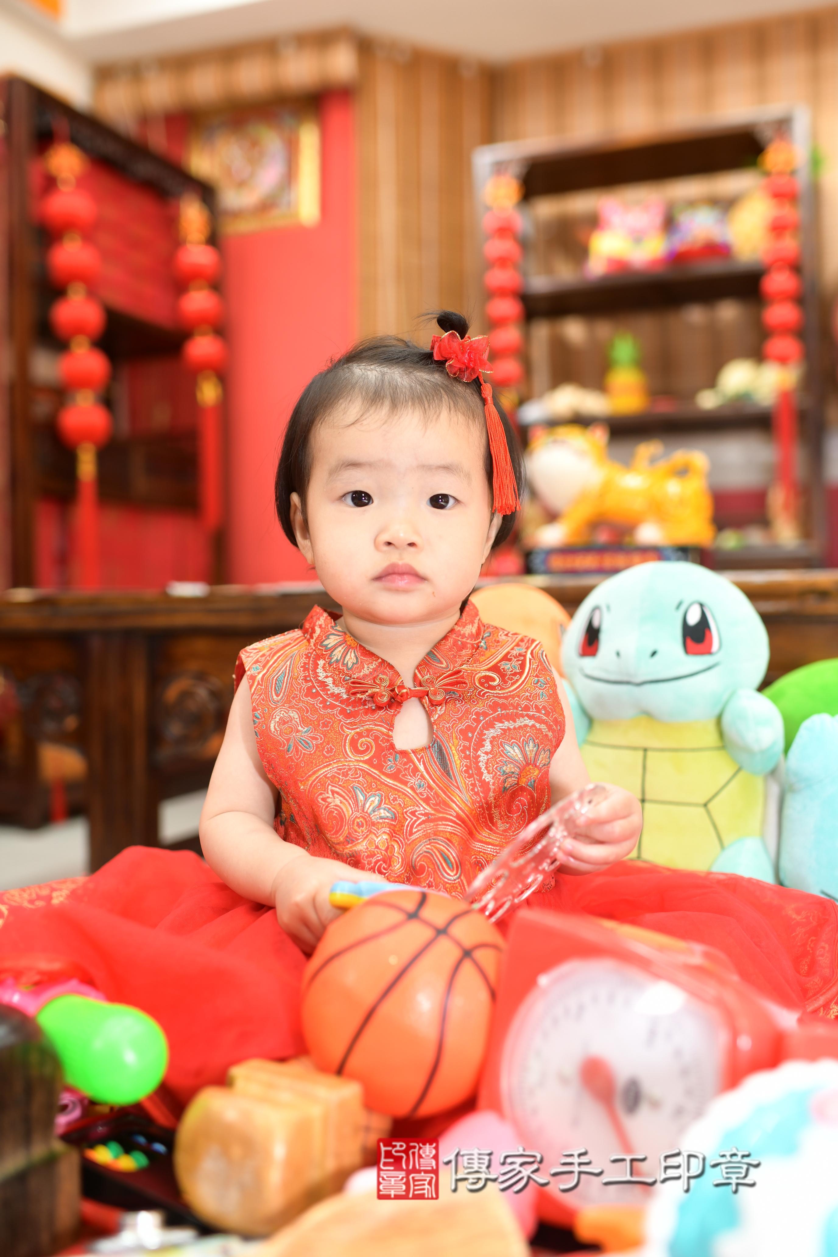 傳家手工印章高雄店、抓周、度脺、中國風會場、傳家嬰兒古禮、吉祥話、抓周道具物品24種、拍照。抓周證書。寶寶抓周、滿周歲、生日快樂、祝福 傳家手工印章高雄店、抓周、度脺、中國風會場、傳家嬰兒古禮、吉祥話、抓周道具物品24種、拍照。抓周證書。寶寶抓周、滿周歲、生日快樂、祝福