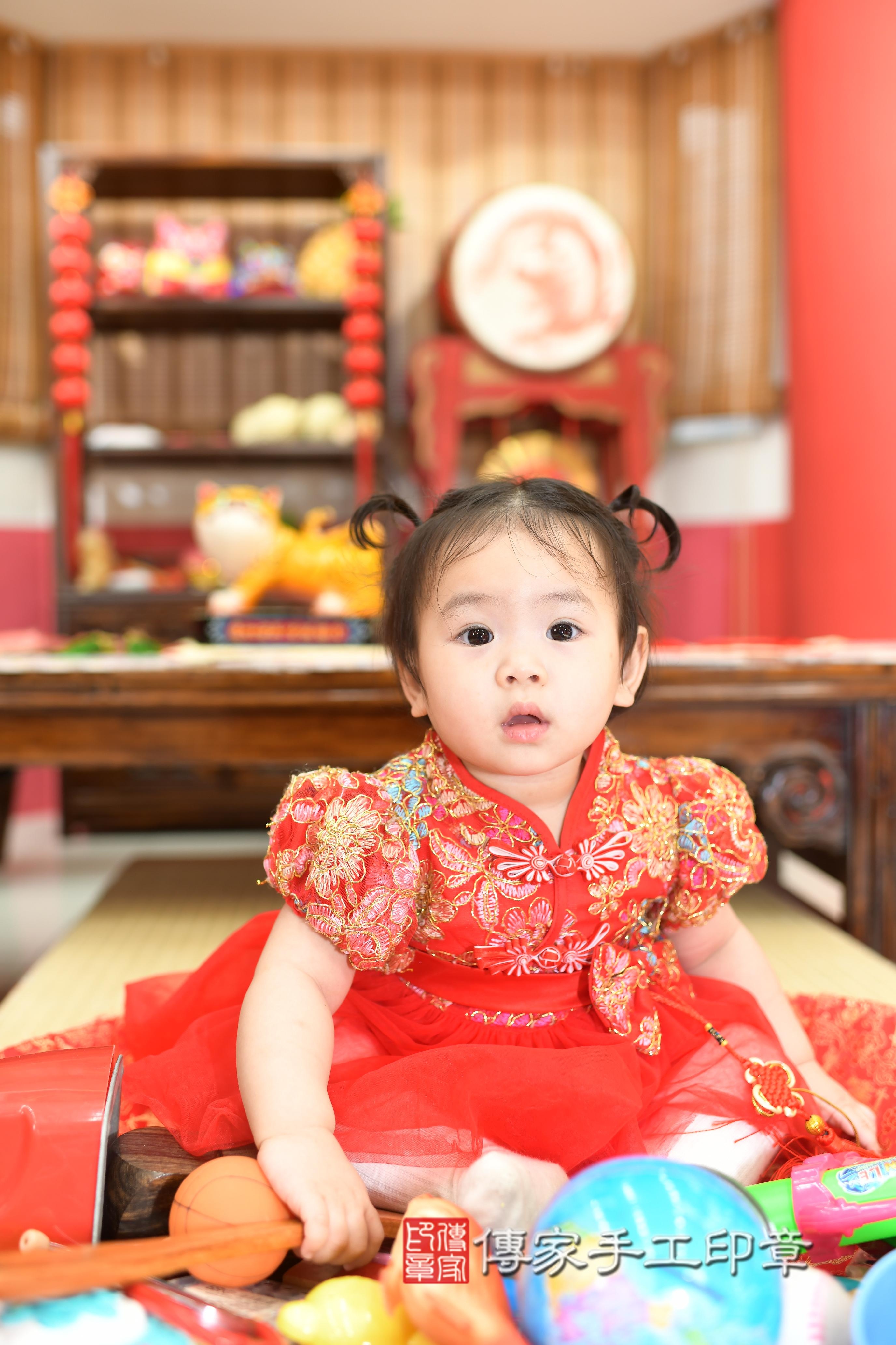 傳家手工印章高雄店、抓周、度脺、中國風會場、傳家嬰兒古禮、吉祥話、抓周道具物品24種、拍照。抓周證書。寶寶抓周、滿周歲、生日快樂、祝福