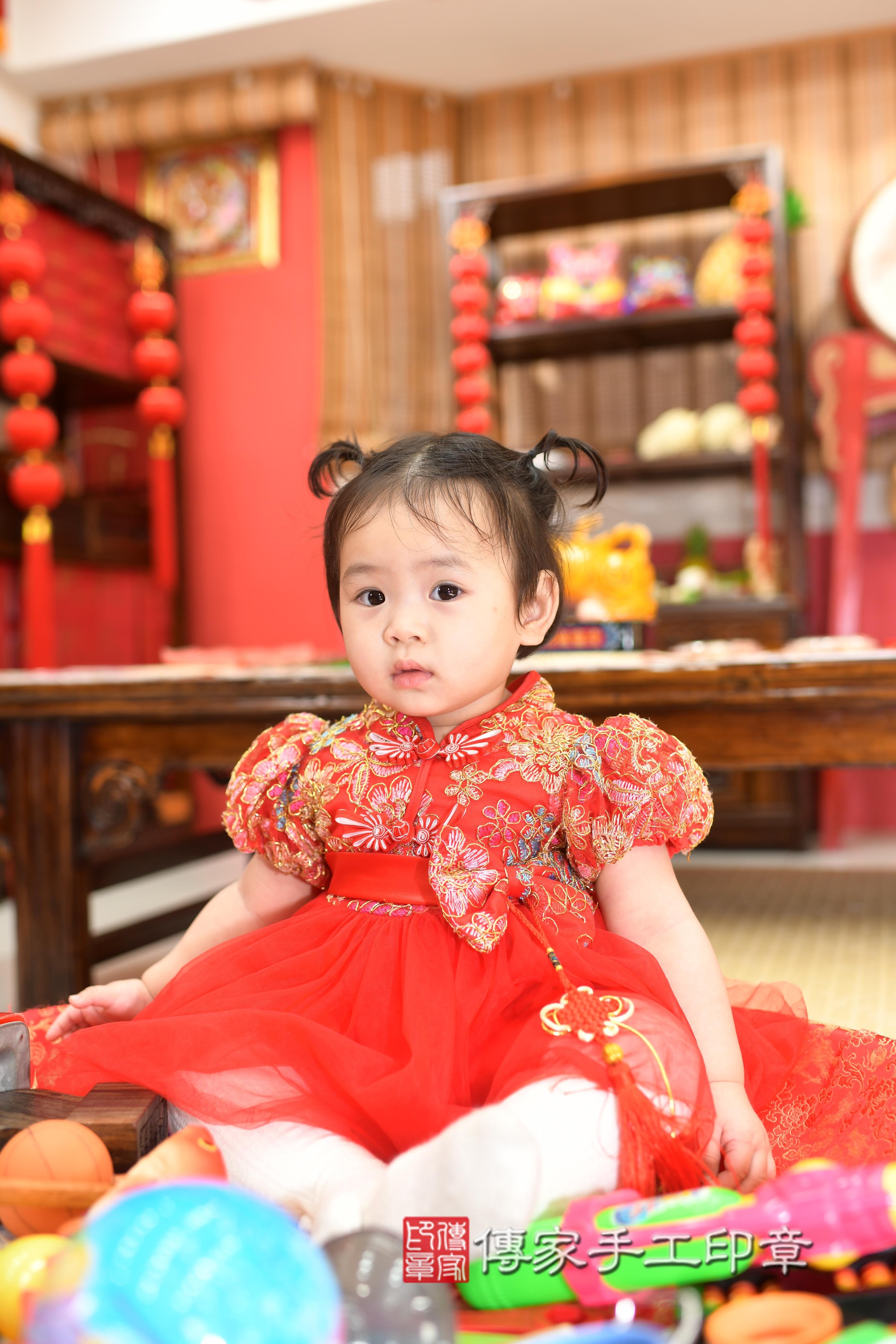 傳家手工印章高雄店、抓周、度脺、中國風會場、傳家嬰兒古禮、吉祥話、抓周道具物品24種、拍照。抓周證書。寶寶抓周、滿周歲、生日快樂、祝福